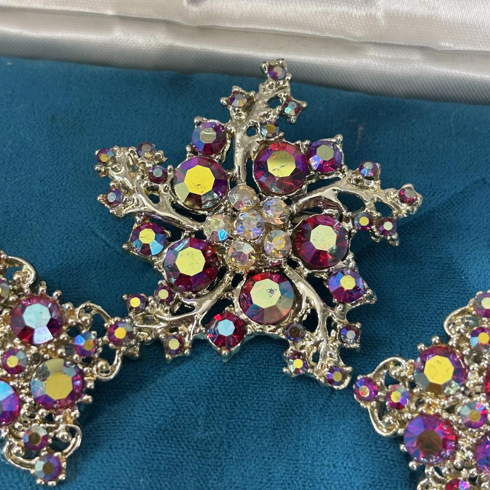 Other Vtg 70s/80s Red rhinestone gold tone brooch/earring set Size ONE SIZE - 3 Thumbnail