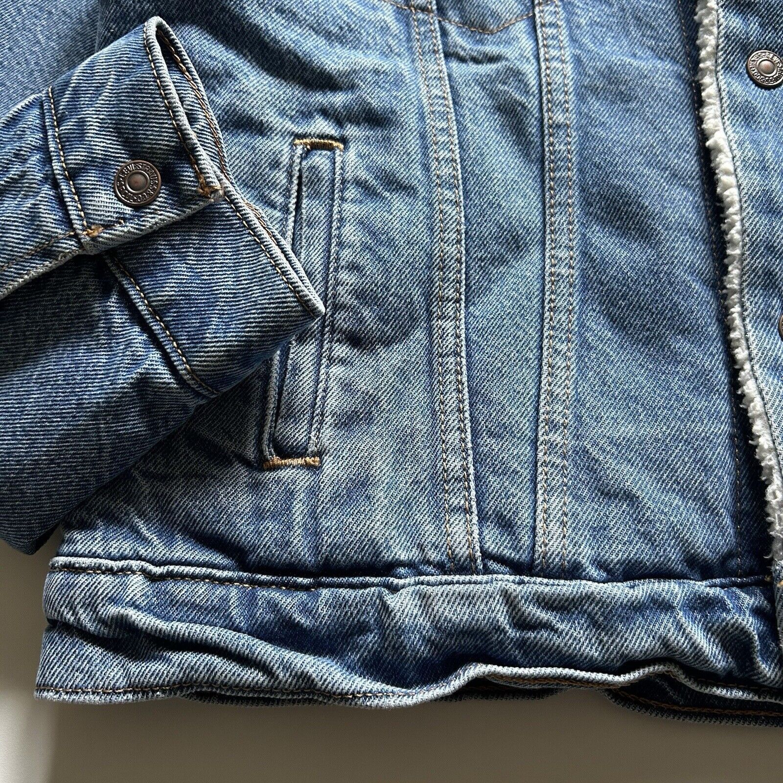 Levi's Vintage Y2K Levi's Sherpa Lined Denim Trucker Jacket Medium Size M / US 6-8 / IT 42-44 - 3 Thumbnail