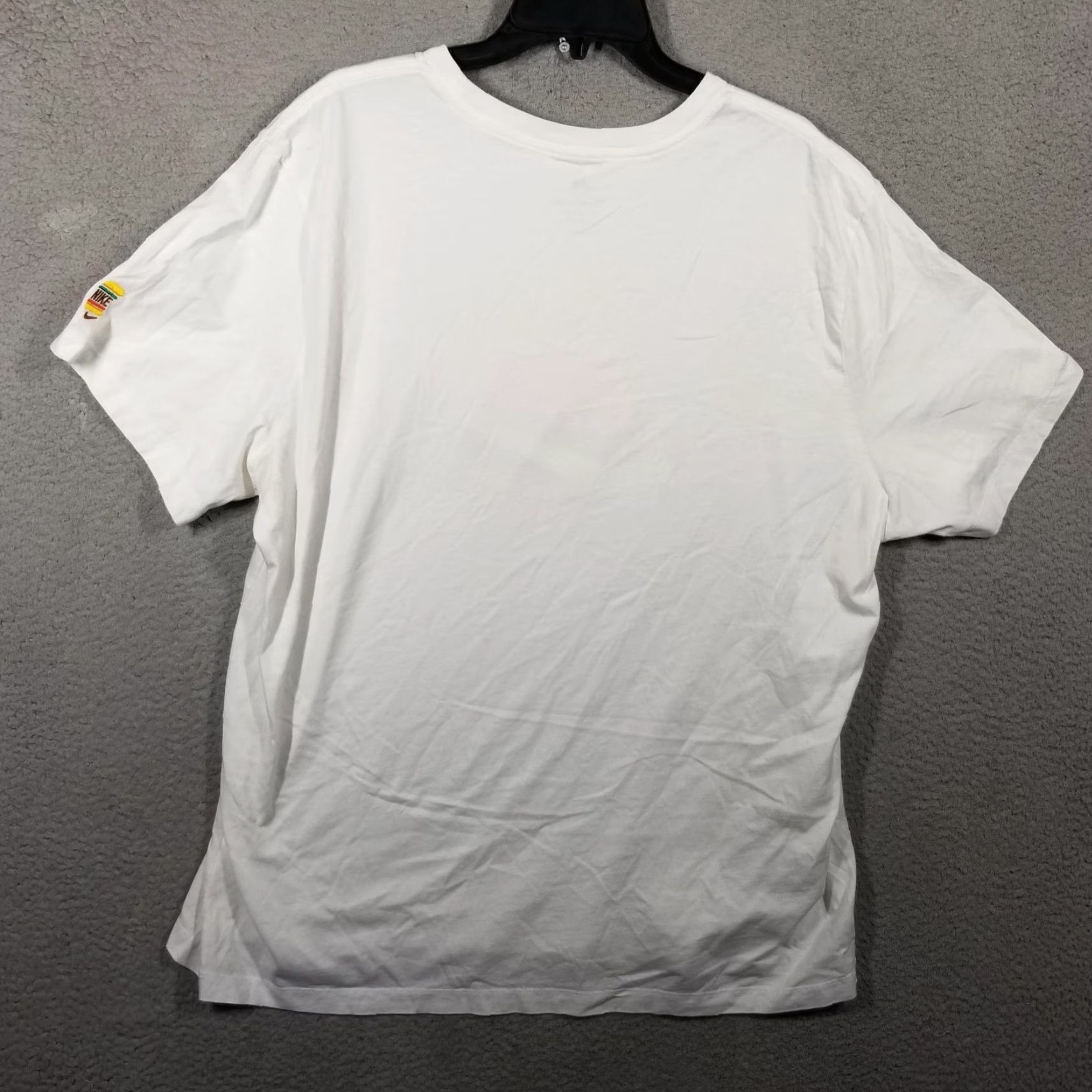 Nike VINTAGE Nike Shirt Mens 2XL White Burger Graphic The Nike Tee DN5169-100 T-Shirt Adult 2XL White Burger Neon Swoosh Mens Size US XXL / EU 58 / 5 - 2 Thumbnail
