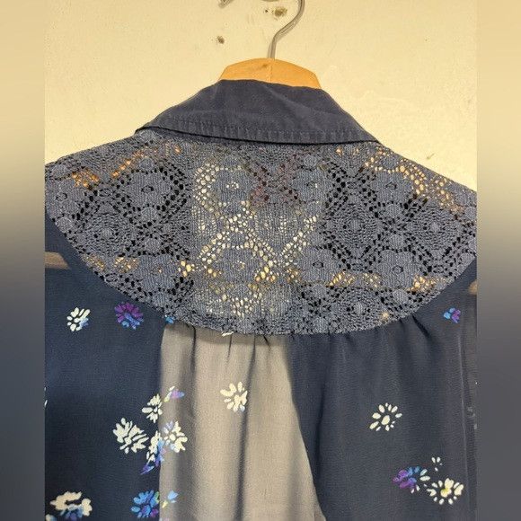 Free People Free People Sheer Navy Floral Button-Down Blouse – Sz M Size M / US 6-8 / IT 42-44 - 11 Thumbnail