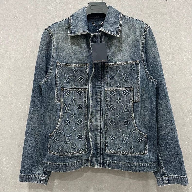 Louis Vuitton Louis Vuitton Embossed logo denim jacket Size US S / EU 44-46 / 1 - 1 Thumbnail