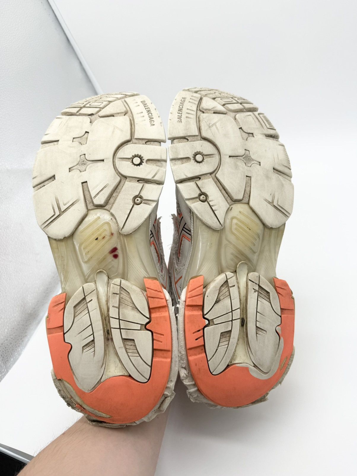 Balenciaga Size 11 - Balenciaga Runner Sneaker White Orange Size US 11 / EU 44 - 6 Thumbnail