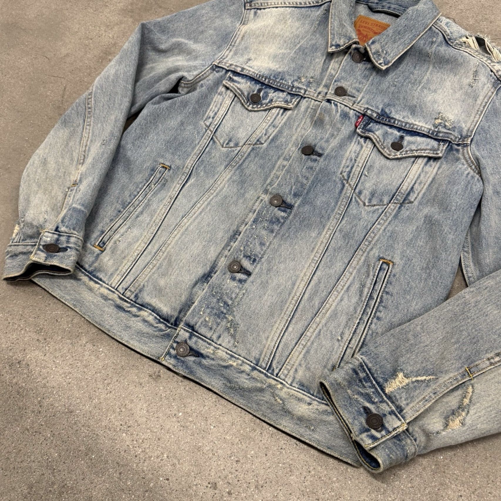 Levi's VINTAGE VTG Levi's Trucker Denim Jacket M y2k distressed Size US M / EU 48-50 / 2 - 3 Thumbnail