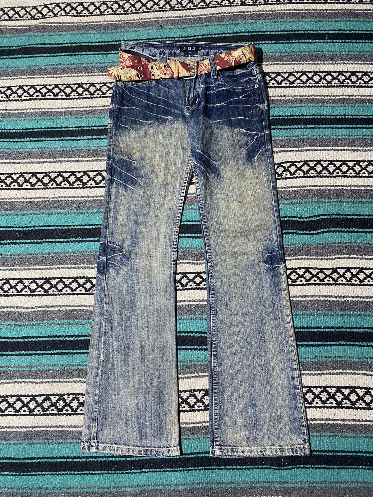 2000s KUI - Fading Distressed Denim Pants