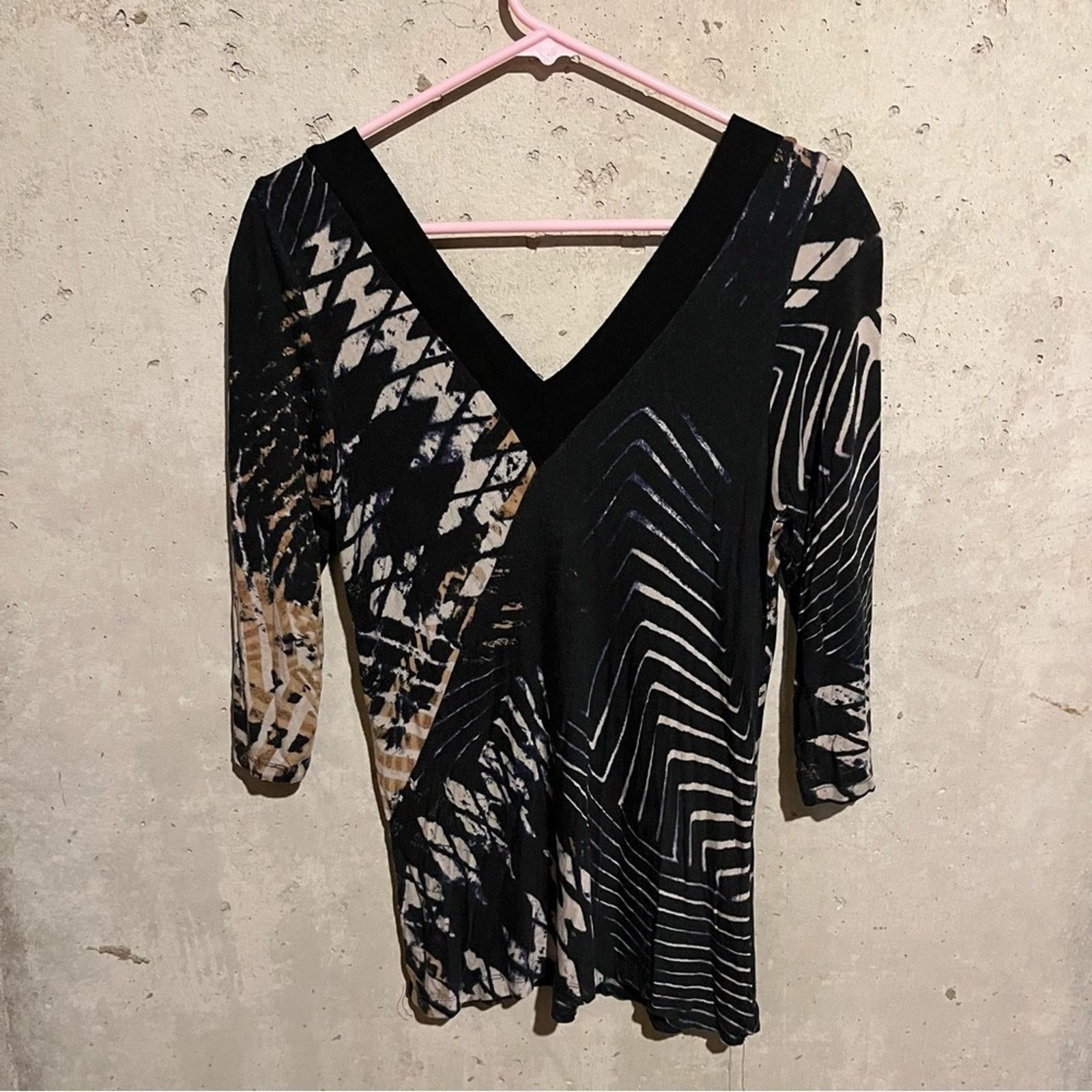 Other Yansi Fugel Blouse Sz M Abstract Animal Stretch Knit V-Neck Size M / US 6-8 / IT 42-44 - 4 Thumbnail