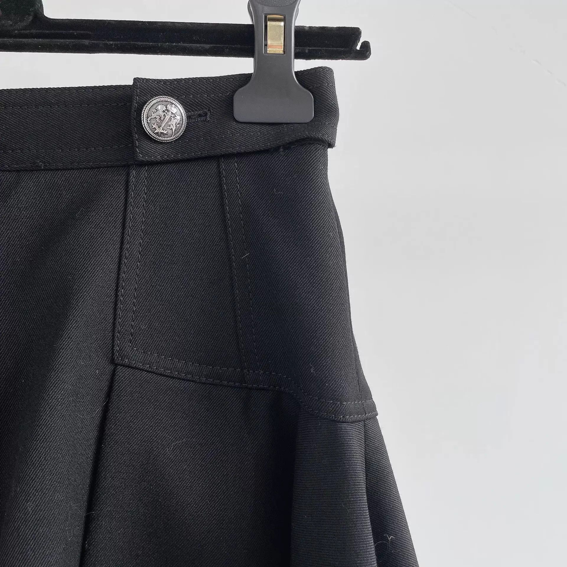 Alexander McQueen Alexander McQueen black short skirt 38 Size 26" / US 2 / IT 38 - 3 Thumbnail