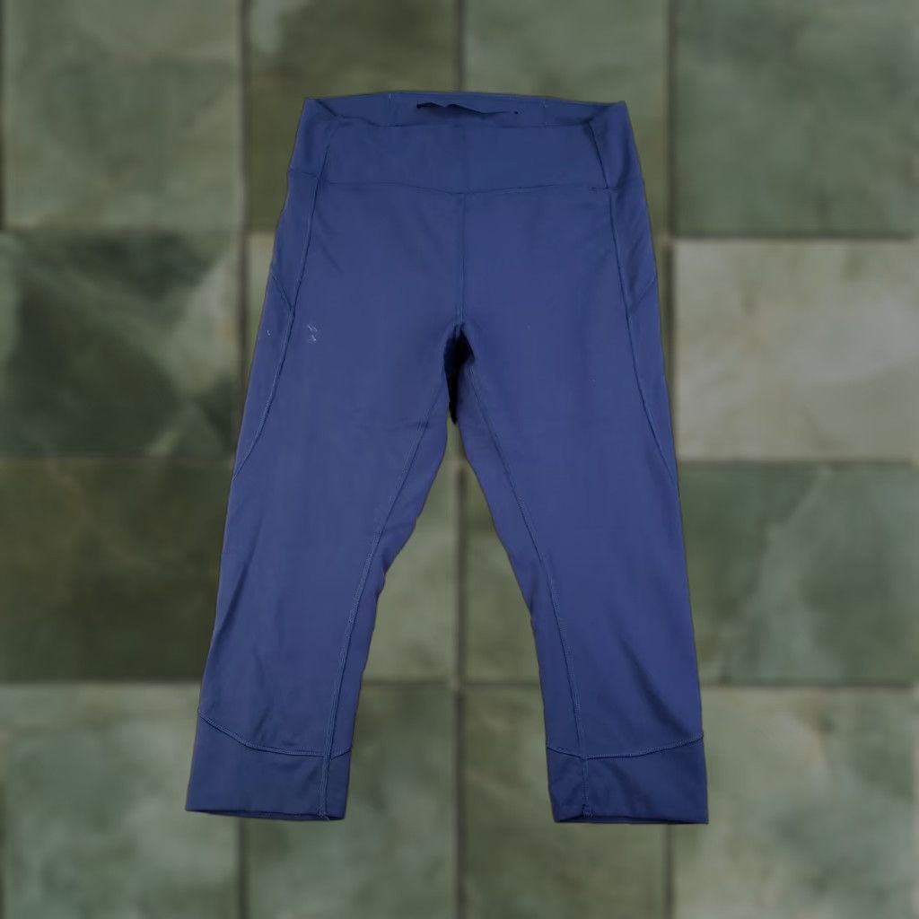 Lululemon Lululemon High Rise Crop Leggings Womens Size 10 Blue Athleisure Yoga Gym Size 32" / US 10 / IT 46 - 1 Thumbnail