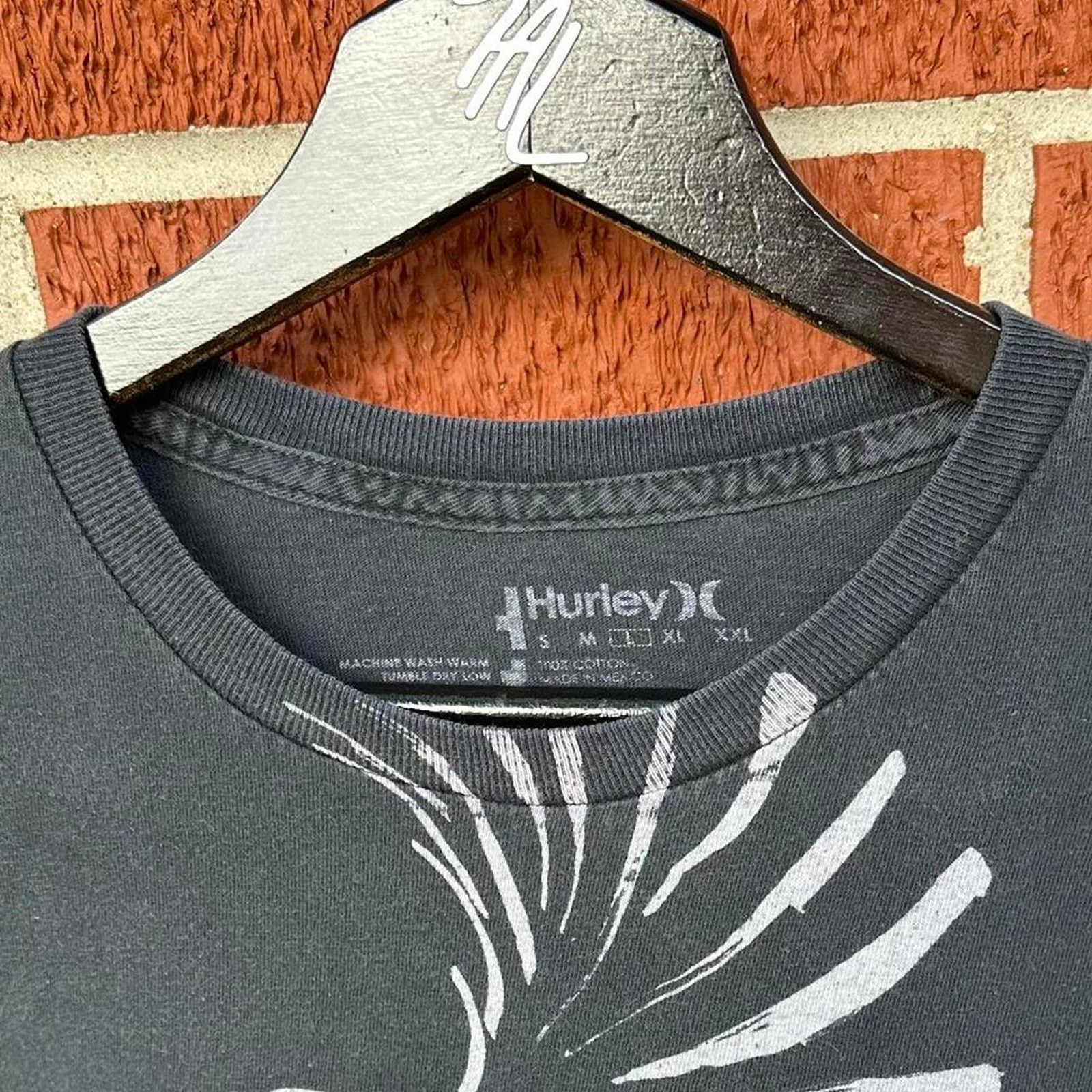 Hurley y2k 2000s hurley imagine create skate tee wiith bird graphic Size US L / EU 52-54 / 3 - 5 Thumbnail