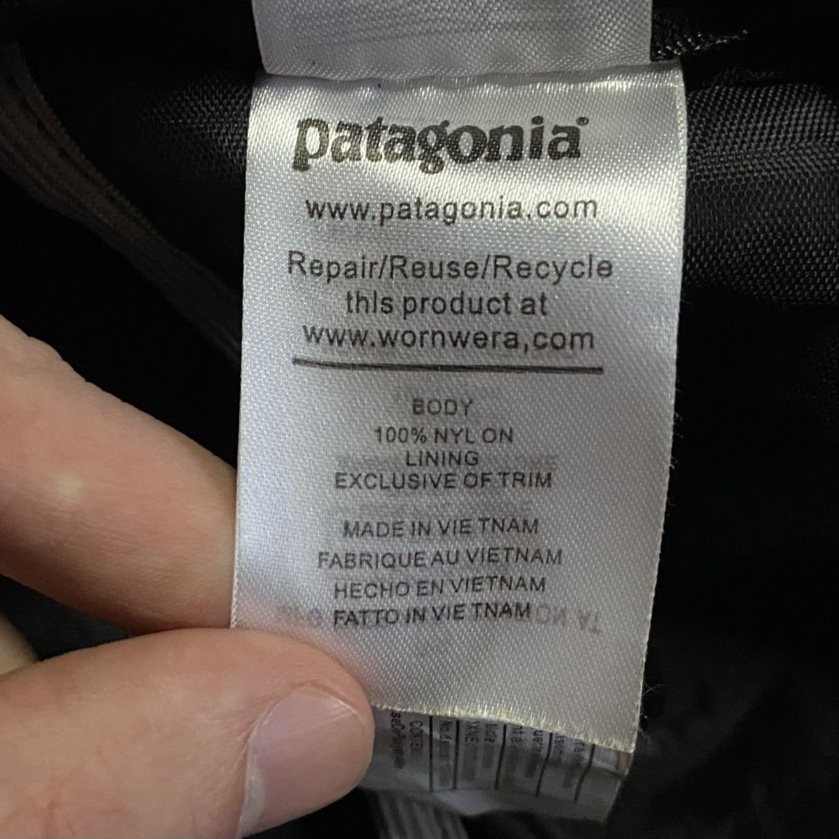 Patagonia Atom 8 L Slim Bag Patagonia Outdoor Black Unisex Vintage Bag Size ONE SIZE - 5 Thumbnail