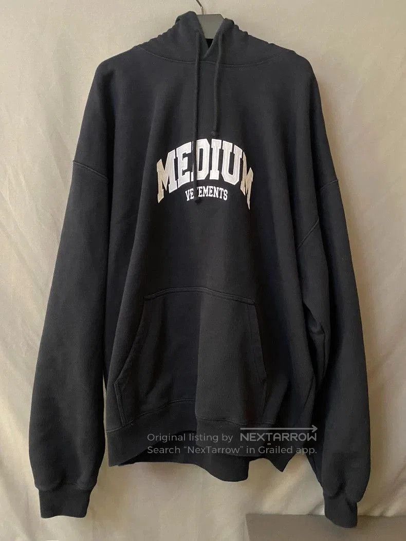 Vetements 24ss MEDIUM Logo Hoodie.