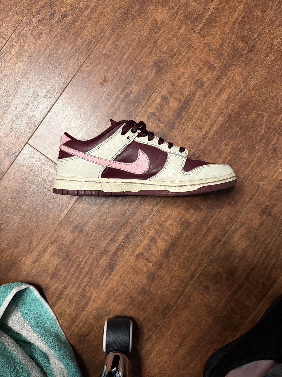 Nike Nike Dunk Low Premium Valentines Day Size US 8 / EU 41 - 3 Thumbnail