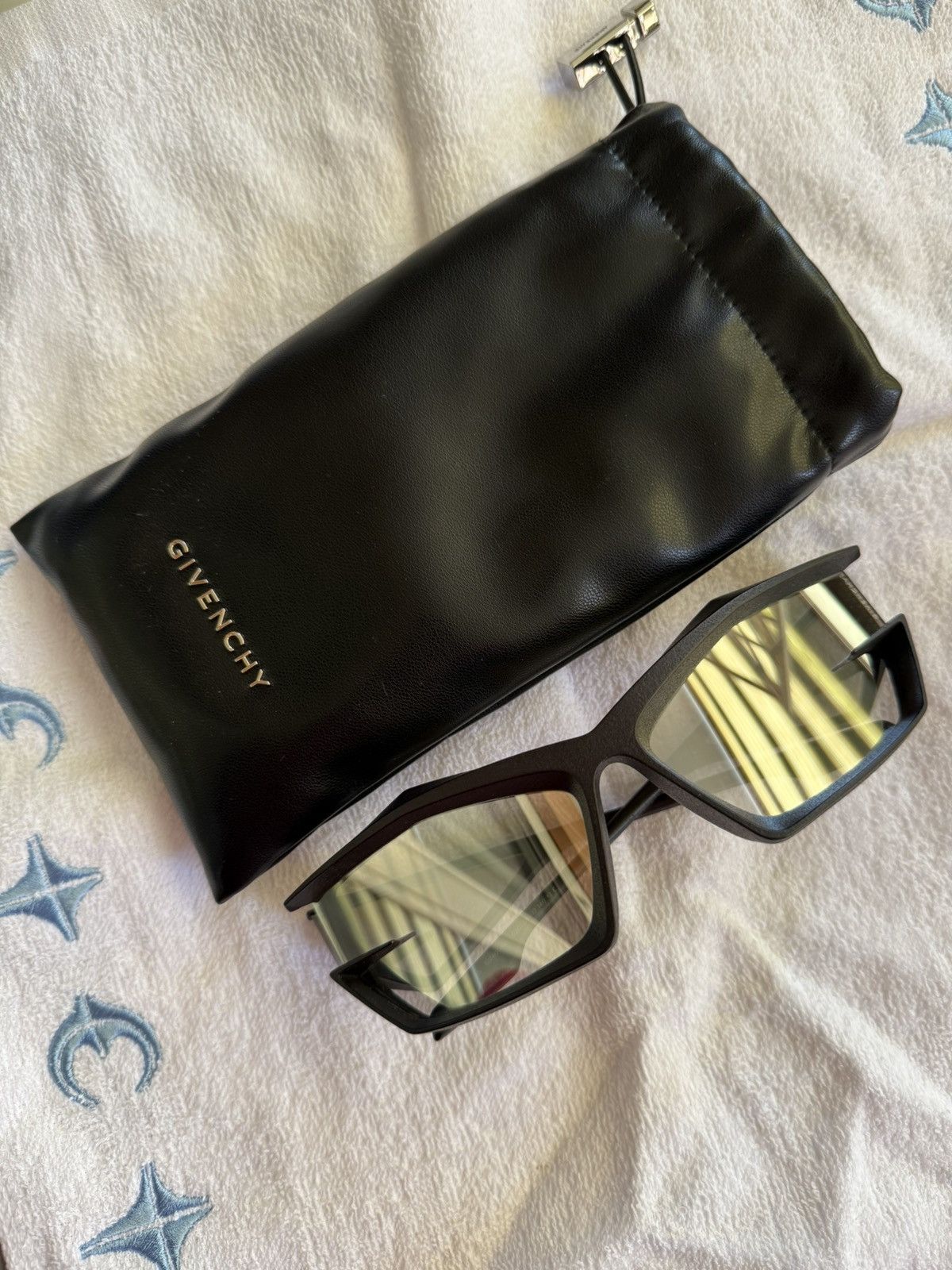 Givenchy Givenchy Giv Cut Geometric Sunglasses Black Silver GV40049I Size ONE SIZE - 1 Thumbnail