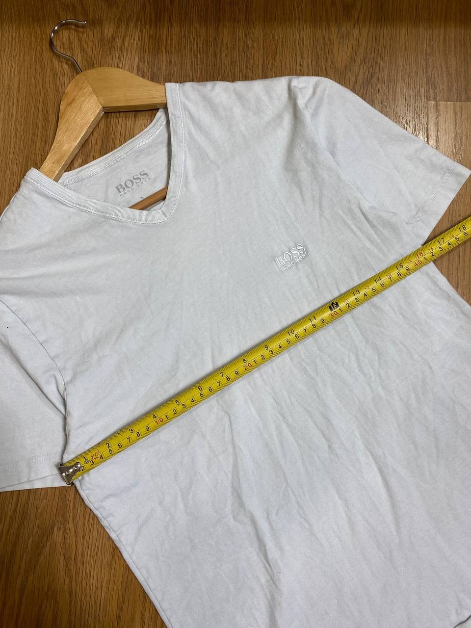 Hugo Boss × Vintage Vintage Streetwear Hugo Boss T-shirt Size US S / EU 44-46 / 1 - 14 Thumbnail