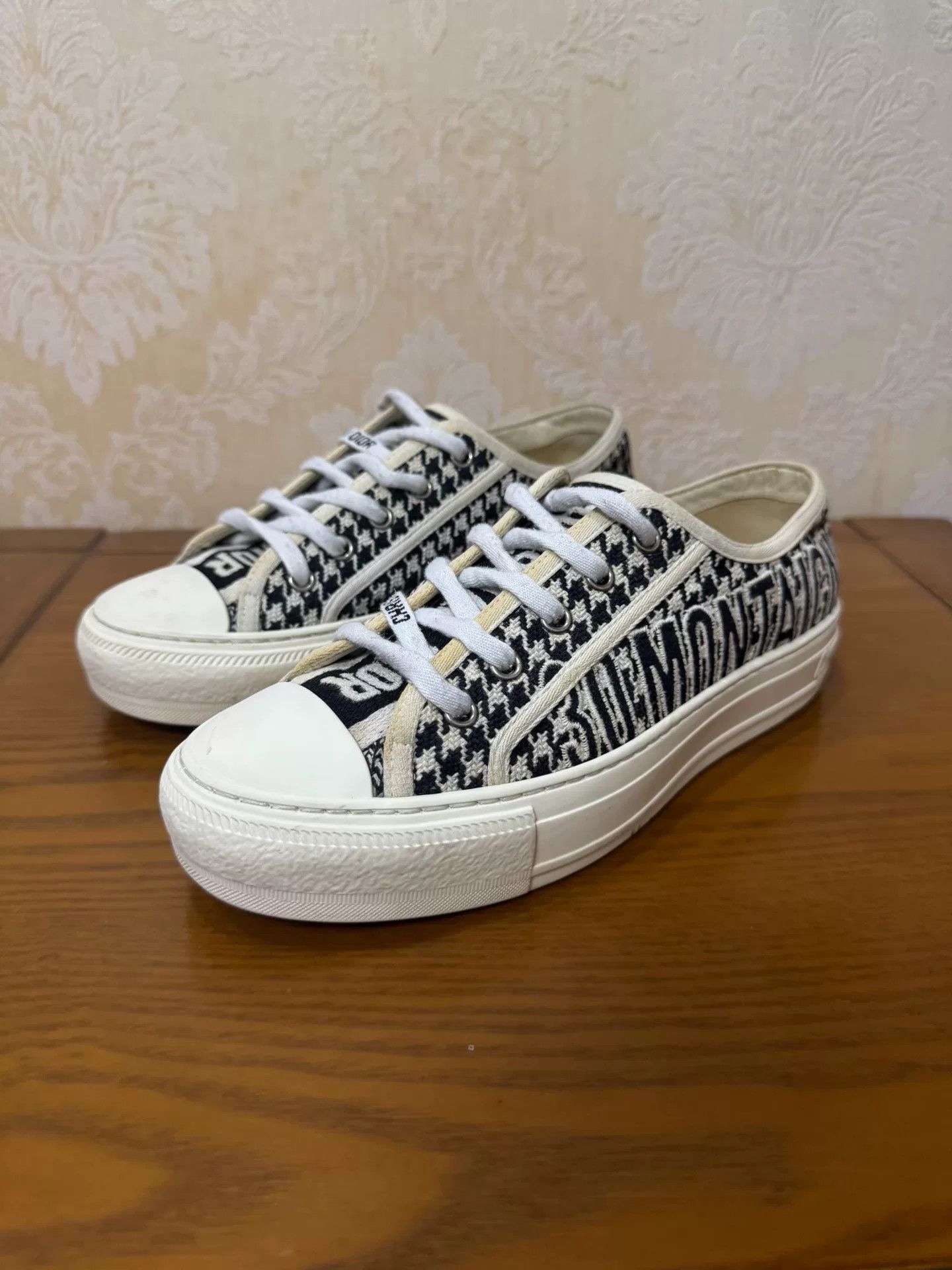 Dior Dior Orange Lowtop Sneakers us_6 Women Size US 6 / IT 36 - 1 Thumbnail