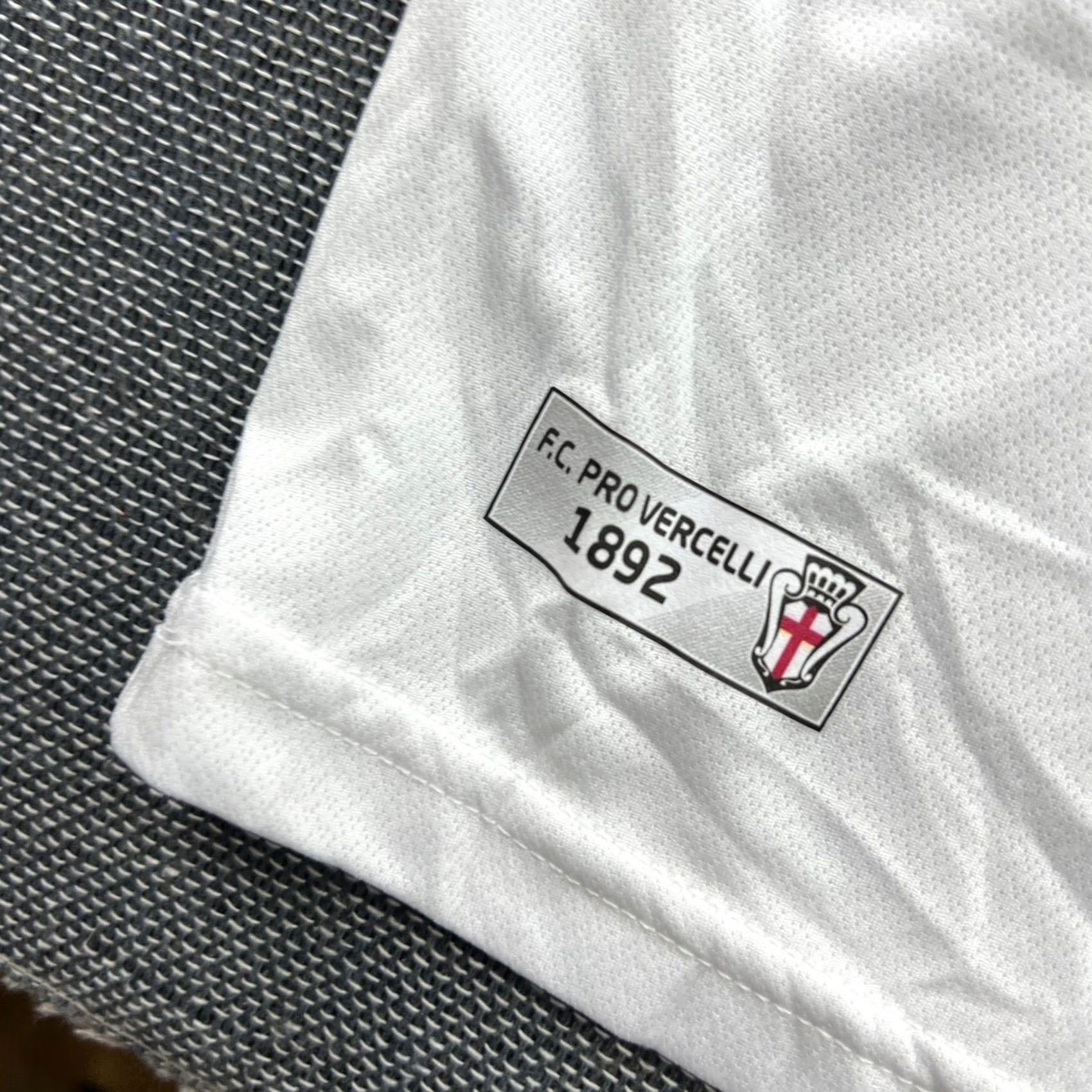 Errea Errea Pro Vercelli 2018-2019 Leonardo Merio #7 Home Mens Football Jersey L White Moisture Wicking Quick Dry Football Jersey Mens Size US L / EU 52-54 / 3 - 6 Thumbnail