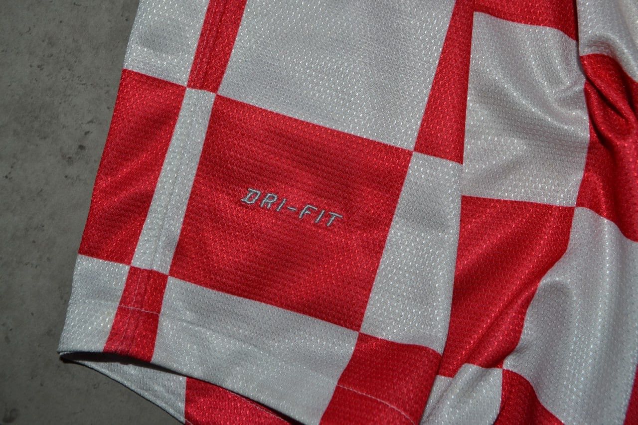 Nike CROATIA 2012/2013 NIKE HOME FOOTBALL SHIRT SOCCER JERSEY Size US S / EU 44-46 / 1 - 6 Thumbnail