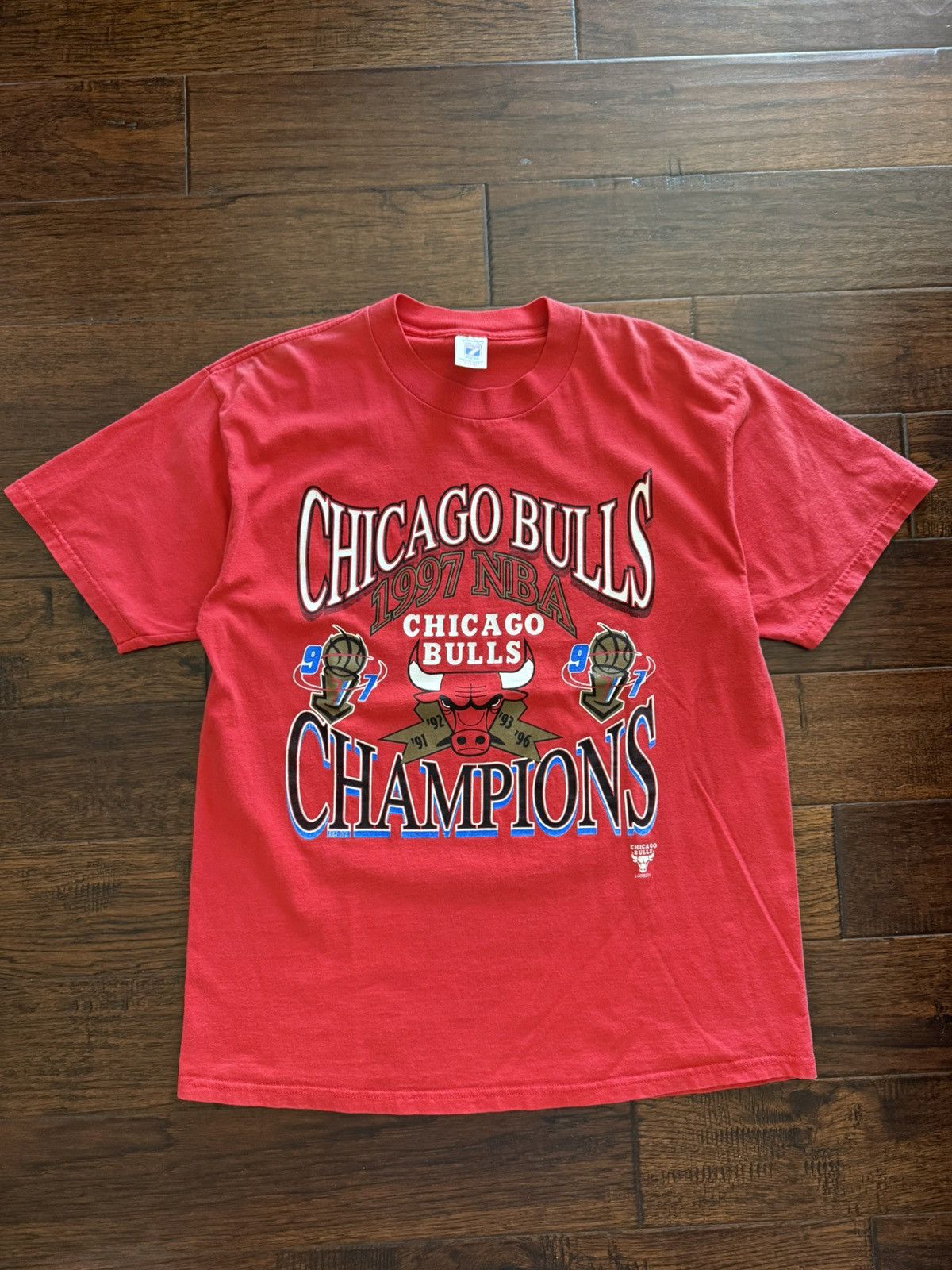 Logo 7 Vintage 1997 Chicago Bulls NBA Champions T Size US XL / EU 56 / 4 - 1 Thumbnail