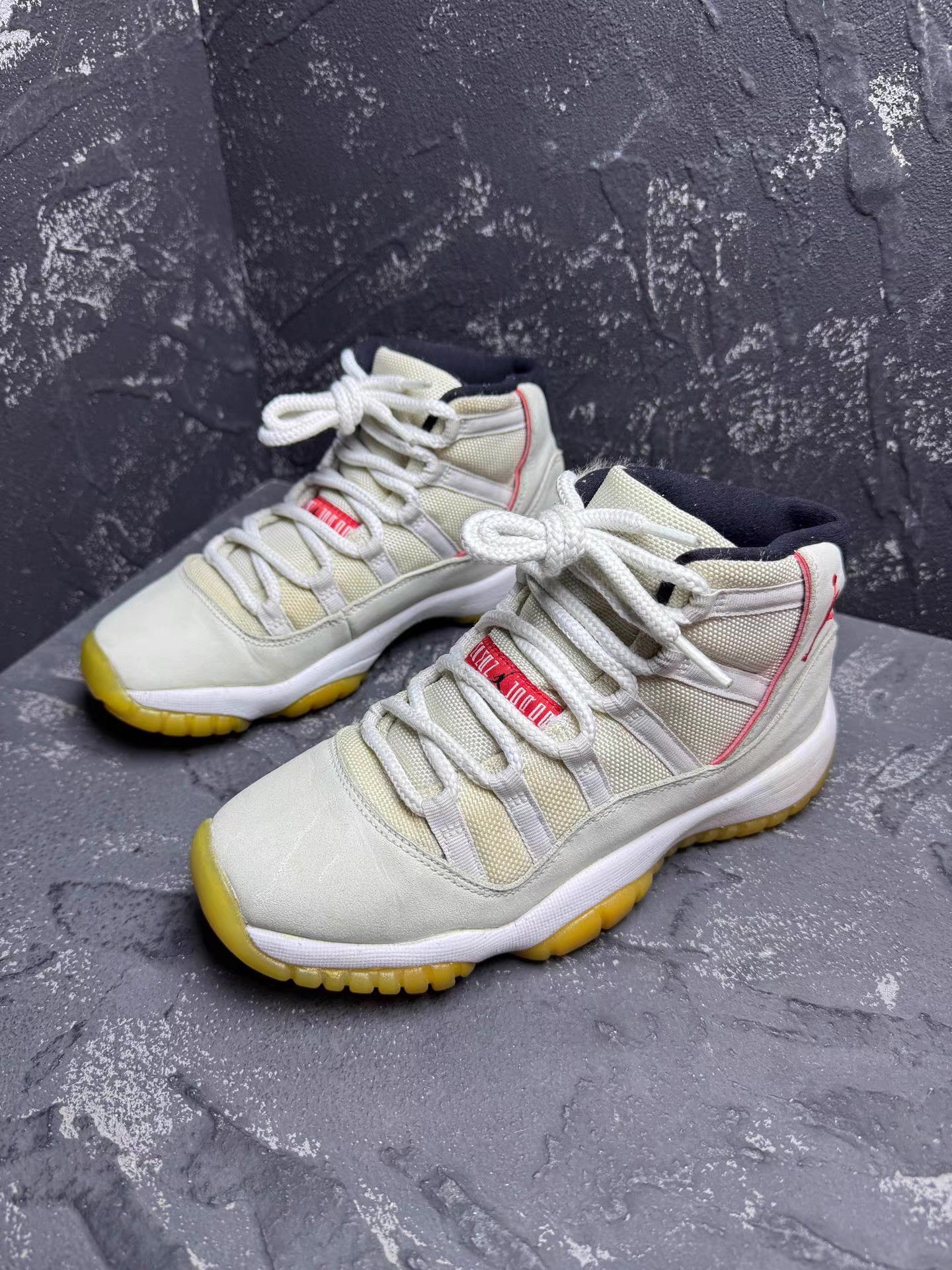 Nike Air Jordan 11 Bugs Bunny White & Red Q10 Size US 6.5 / IT 36.5 - 1 Thumbnail