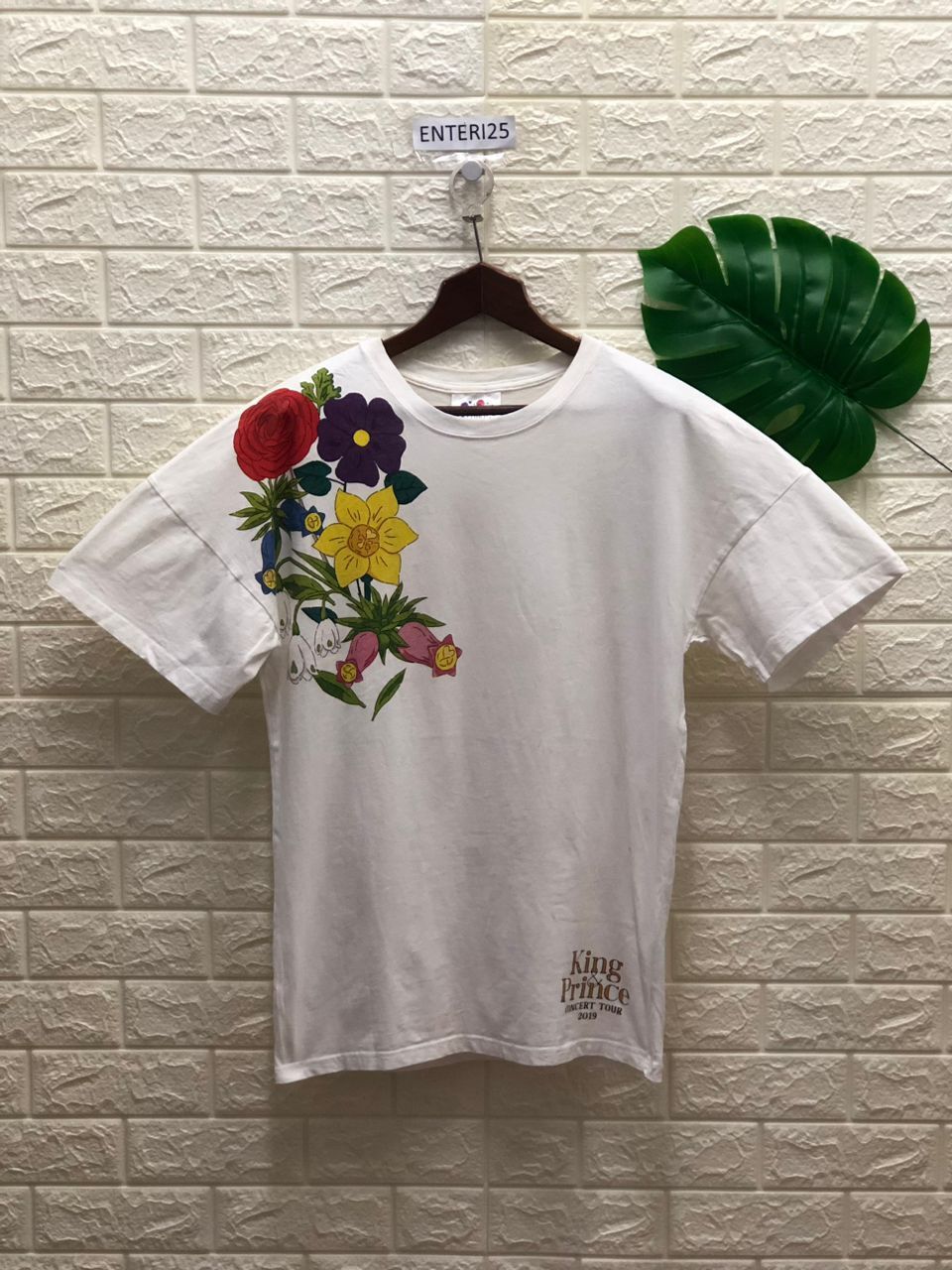 Band Tees vintage Japanese idol band king & prince 2019 tour Size US M / EU 48-50 / 2 - 1 Thumbnail