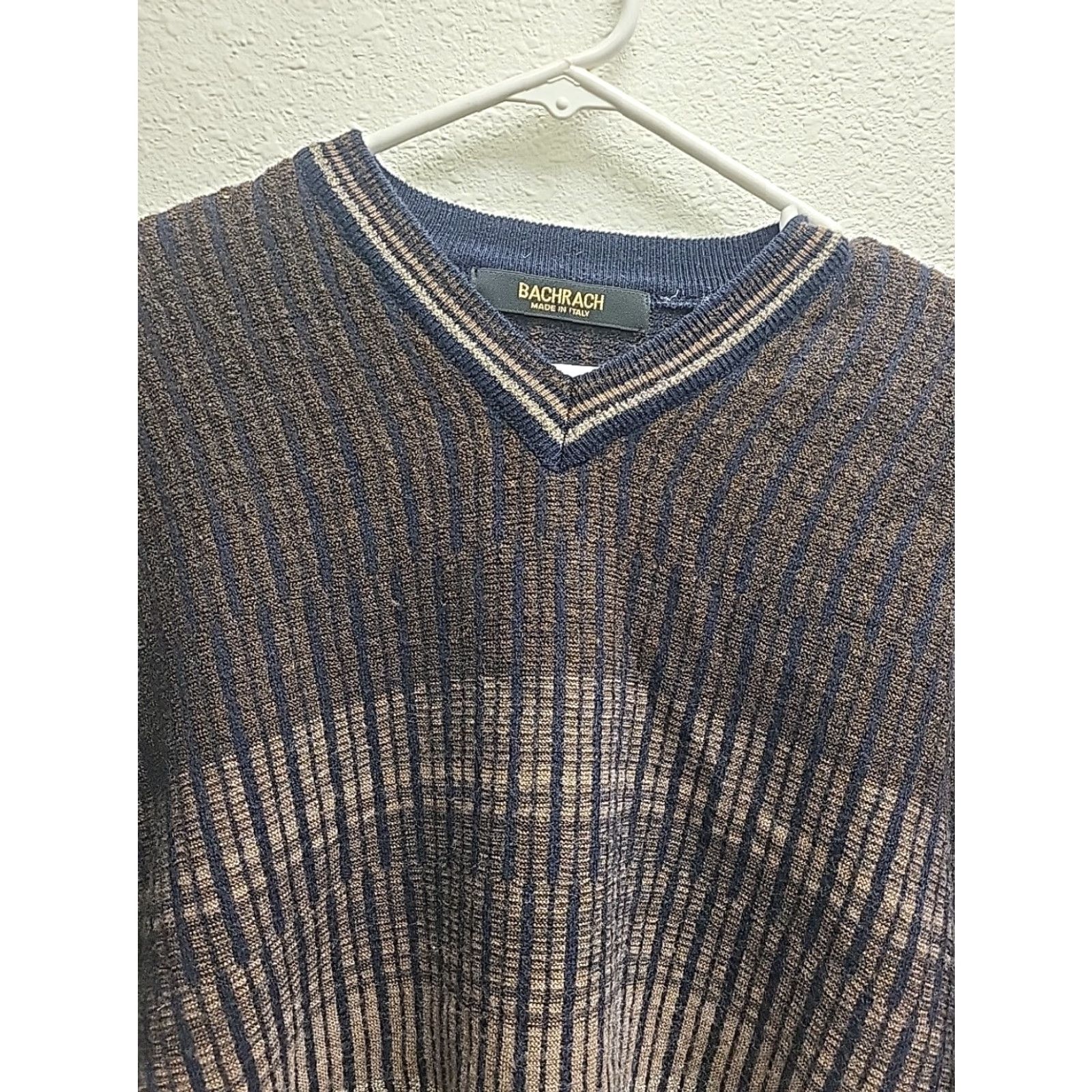 Vintage VINTAGE Bachrach Sweater Men Pullover Wool Blend Blue Brown Geometric V-Neck Medium M, 90s Outdoor Wool, Breathable, Italy Size US M / EU 48-50 / 2 - 6 Thumbnail