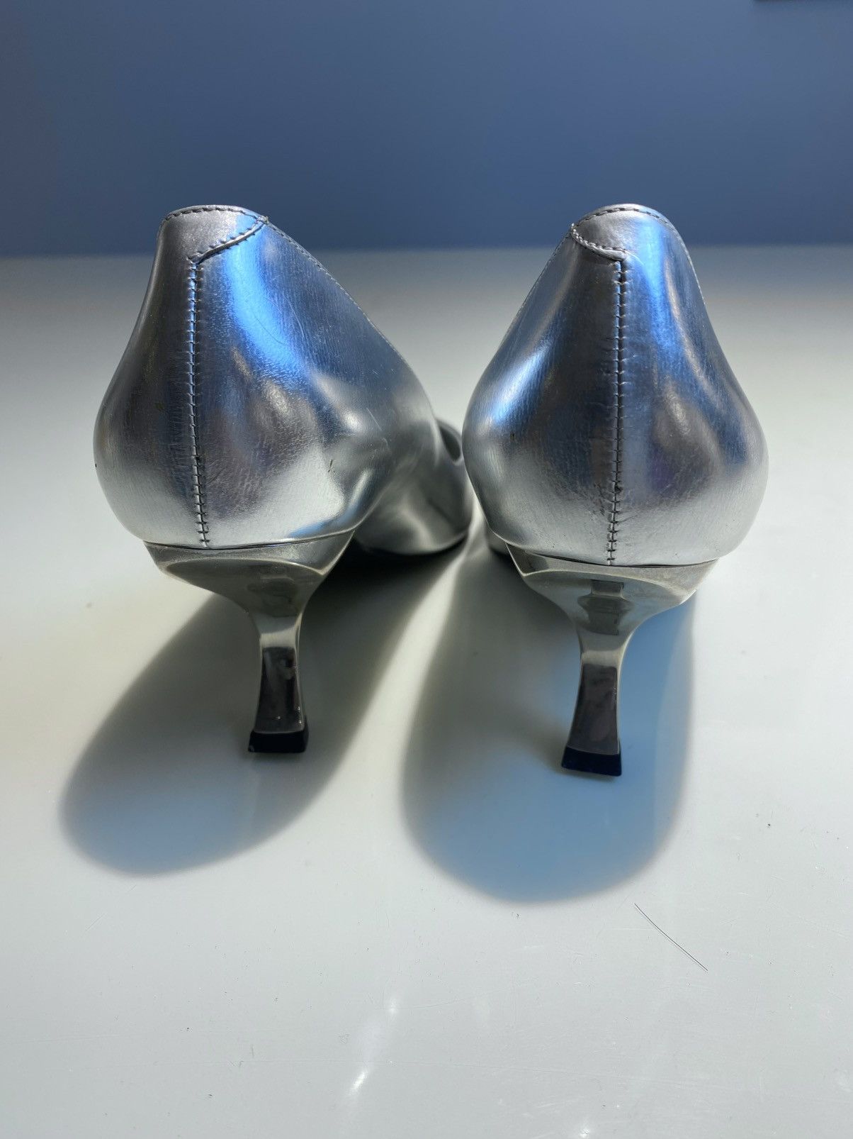 Roger Vivier Silver Roger Vivier Patent Pointed-Toe Comma Heels 35 Size US 5 / IT 35 - 5 Thumbnail