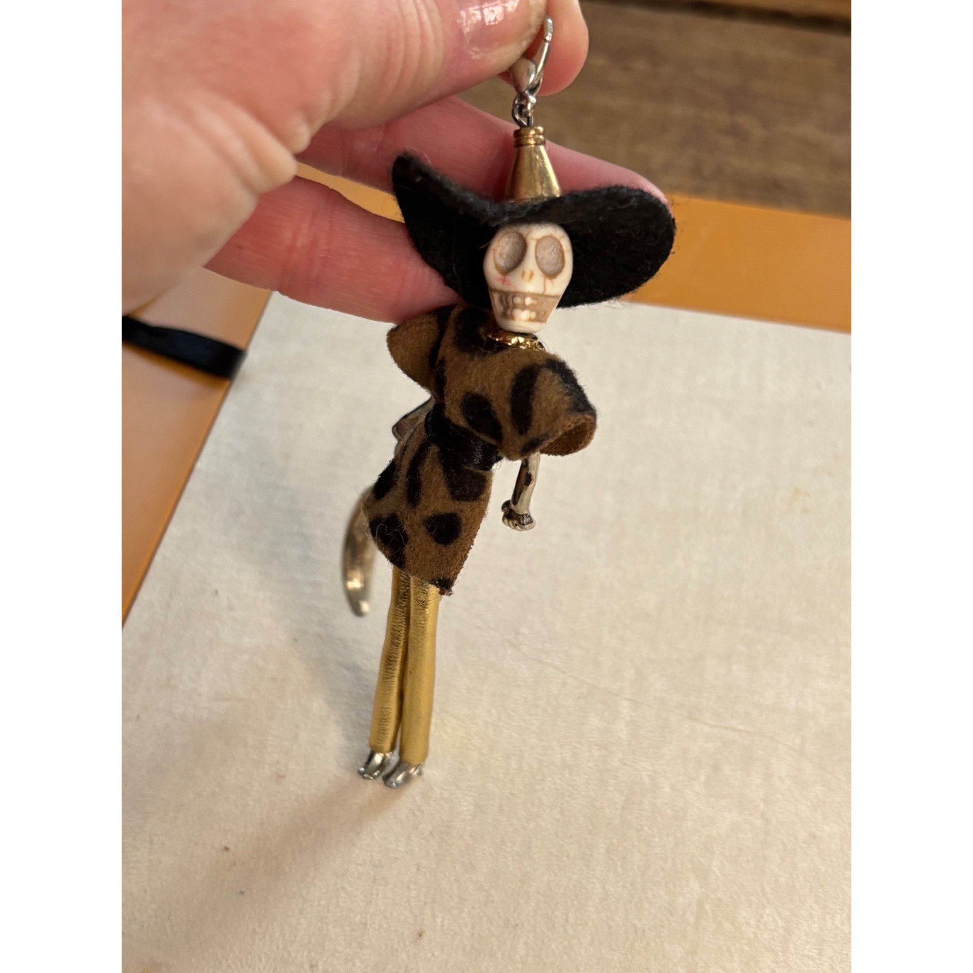Other Leopard Print Skeleton Keychain Pendant With Felt Hat & Gold Size ONE SIZE - 4 Thumbnail