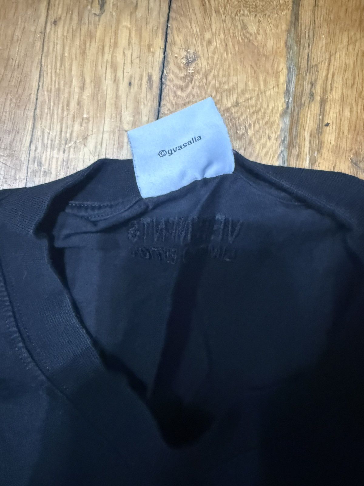Vetements Vetements Limited Edition “Confidential” Tee Sz. l Size US L / EU 52-54 / 3 - 5 Thumbnail