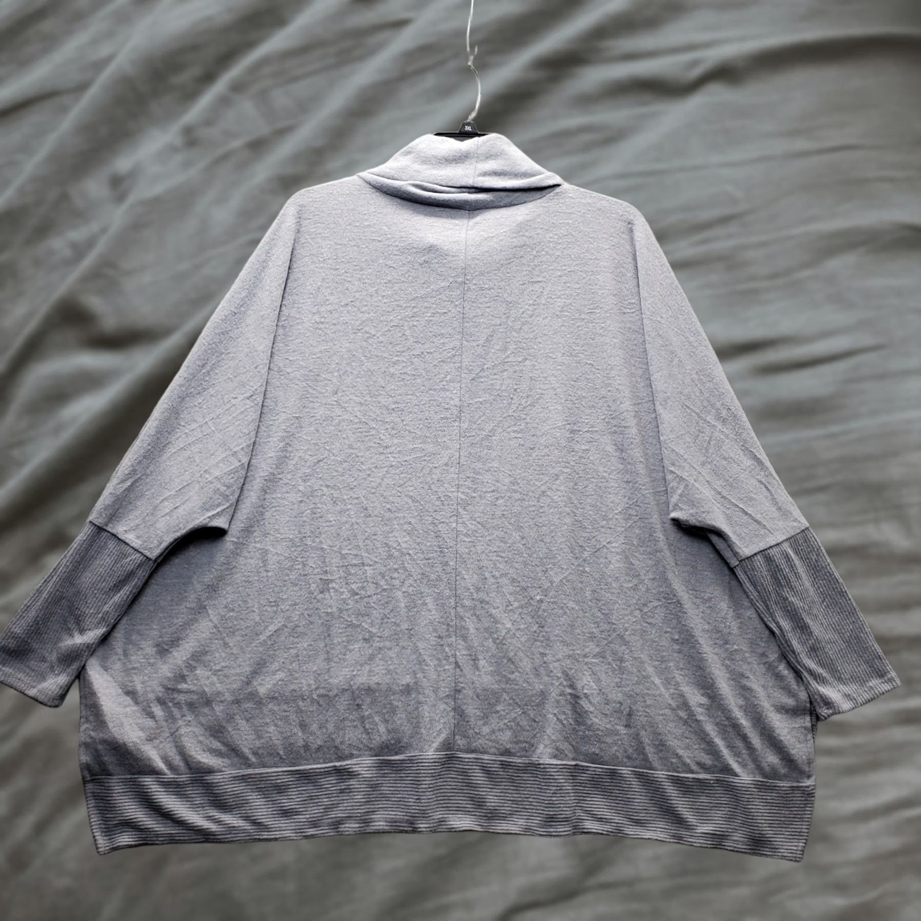 Vintage Zenana Tunic Top Womens 3X Gray Cowl Neck Long Sleeve High Low Slit Pullover Shirt Womens Size 3X Gray Slit Pullover Tunic Size XXL / US 16-18 / IT 52-54 - 1 Thumbnail