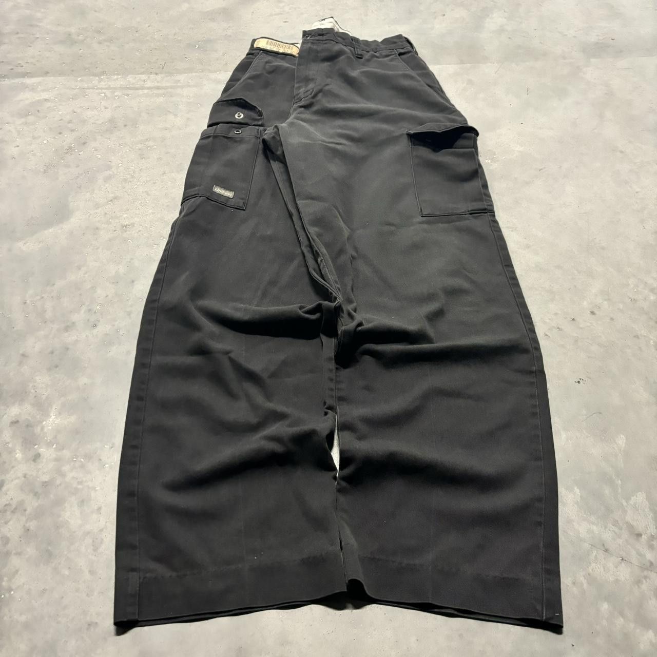 Japanese Brand × Vintage Crazy Vintage Y2K/2000s Grunge Faded Black Skater Workwear Cargo Pants! Size US 31 - 3 Thumbnail