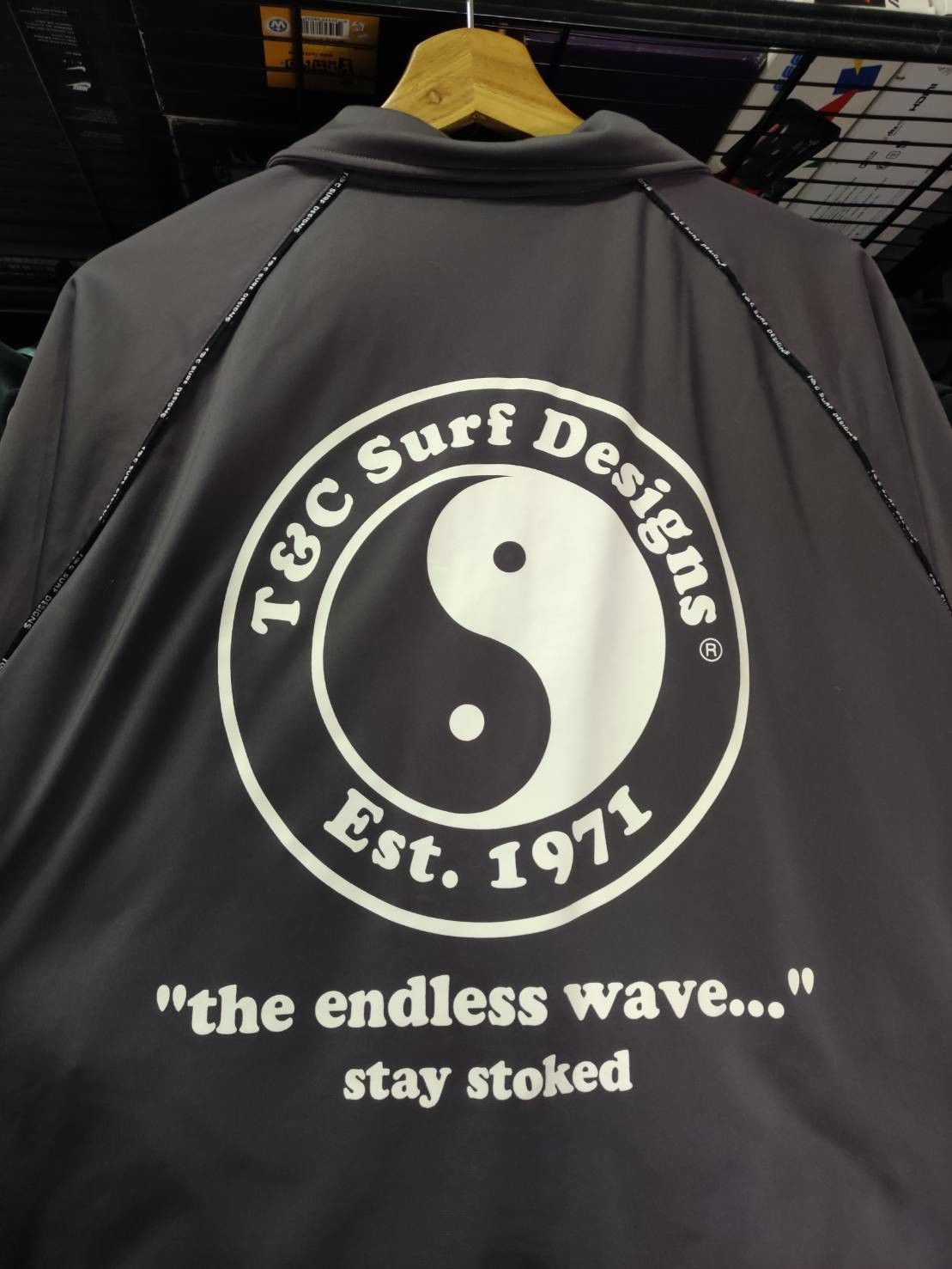 Vintage Vtg 00's T&C Surf Designs " The Endless Wave..." Zipper Size US L / EU 52-54 / 3 - 11 Thumbnail