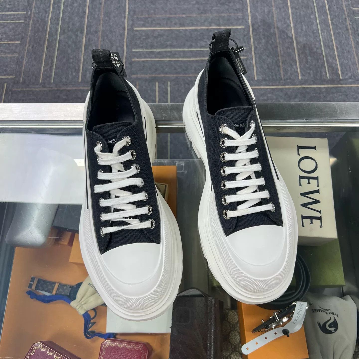 Alexander McQueen alexander mcqueen black low-top sneakers Size US 10 / EU 43 - 1 Thumbnail