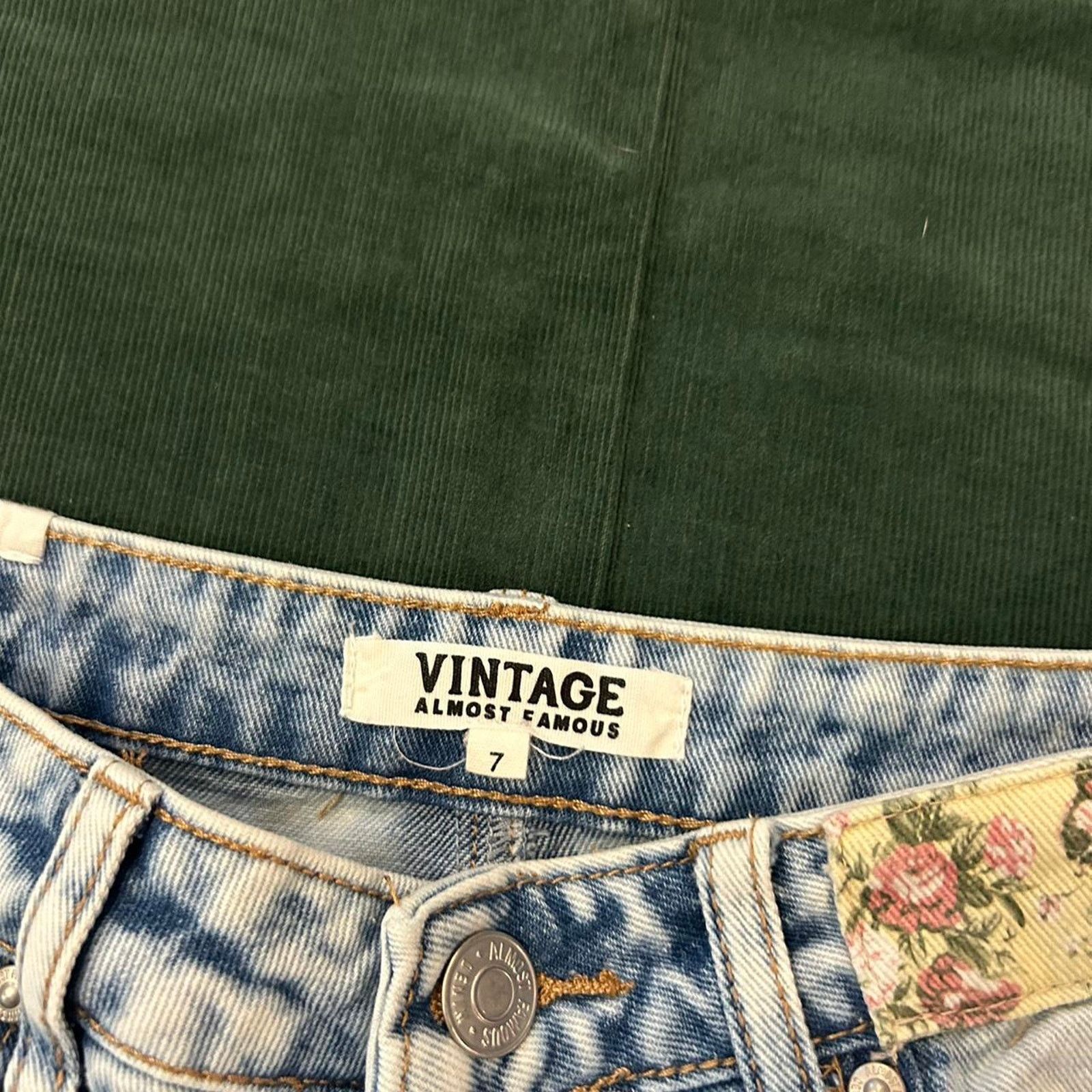 Almost Famous Vintage almost famous mini shorts Size 30" / US 8 / IT 44 - 4 Thumbnail