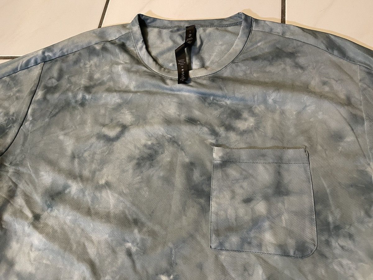 Lululemon Lululemon Shirt Mens Large Blue Tie Dye Active Wicking Size US L / EU 52-54 / 3 - 2 Thumbnail