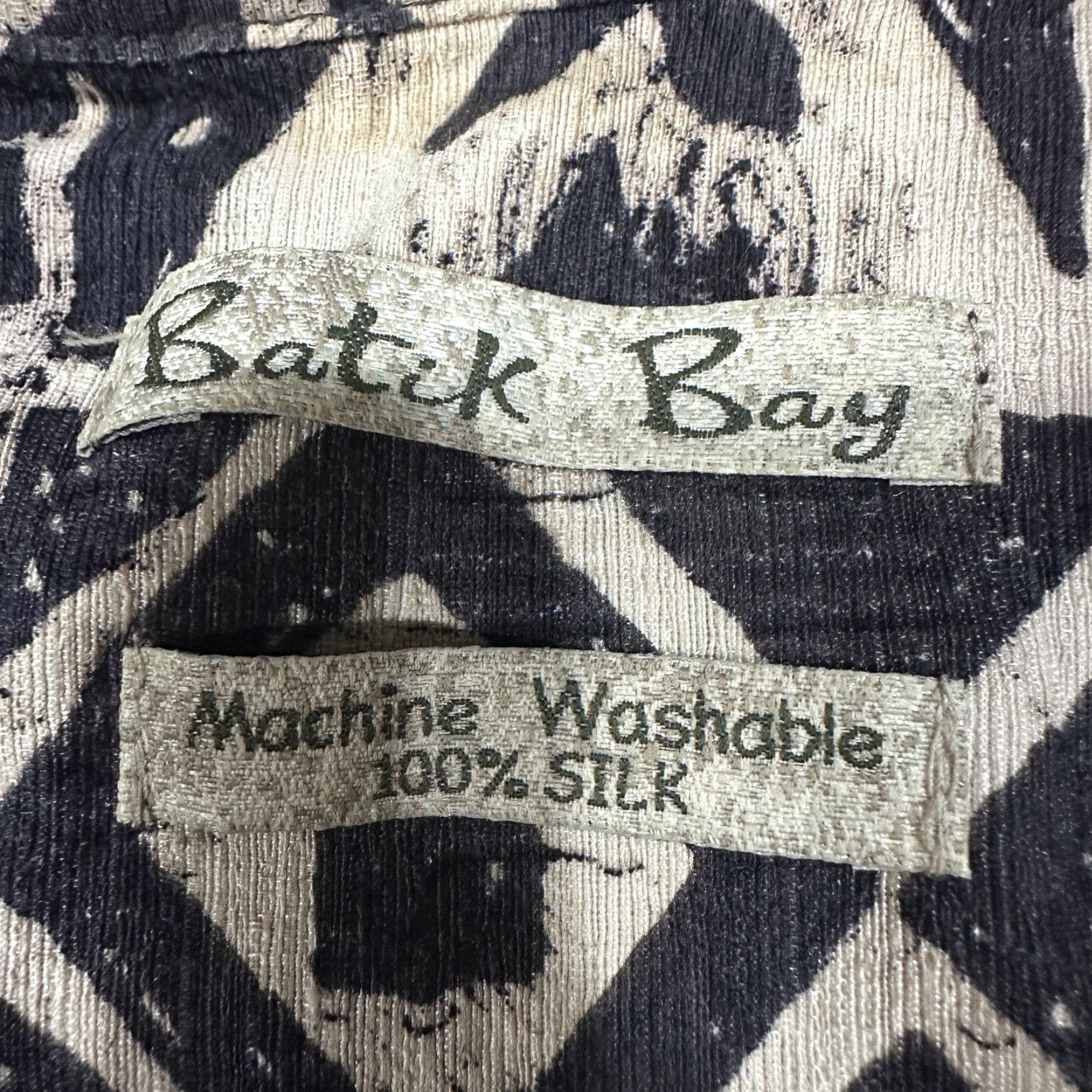Vintage Batik Bay Batik Bay Shirt Mens S Beige Button Up Short Sleeve 100% Silk Pockets Relaxed Size US S / EU 44-46 / 1 - 3 Thumbnail