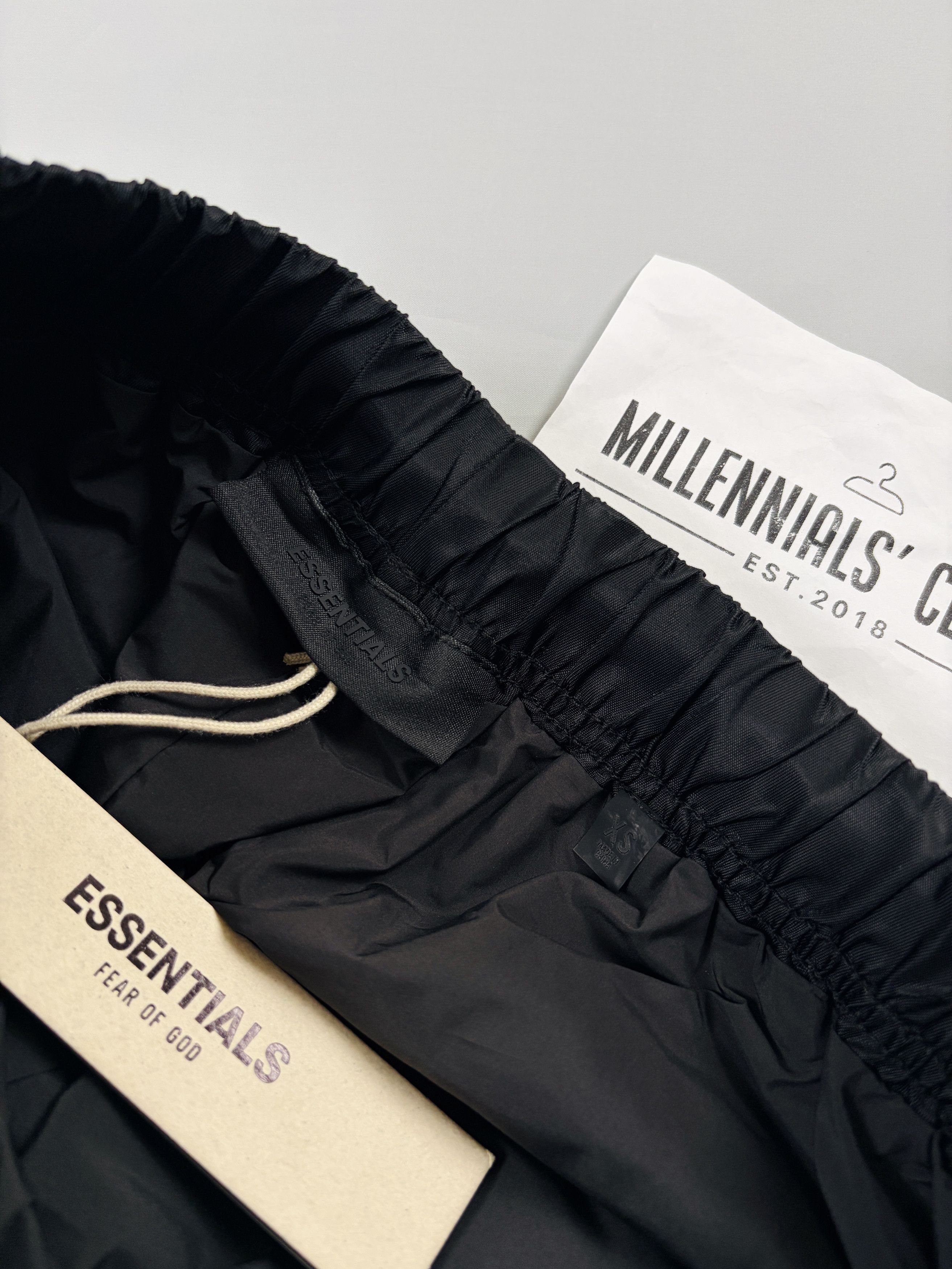 Essentials Fear of God Essentials Running Shorts Jet Black SS23 size XS Size US 30 / EU 46 - 3 Thumbnail