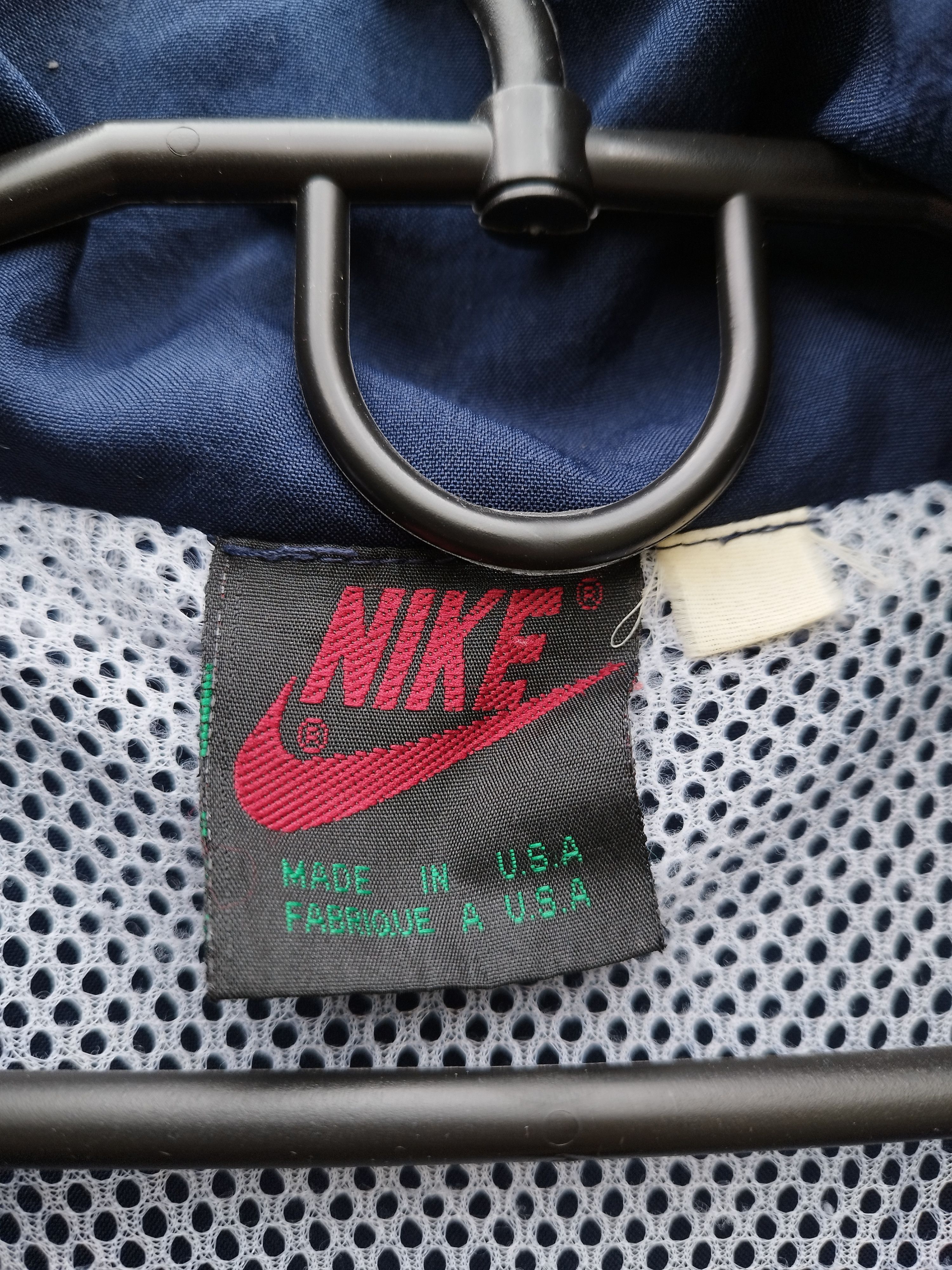 Nike Vintage Nike Big Swoosh Windbreaker Made in USA Jacket 90s Size US M / EU 48-50 / 2 - 13 Thumbnail