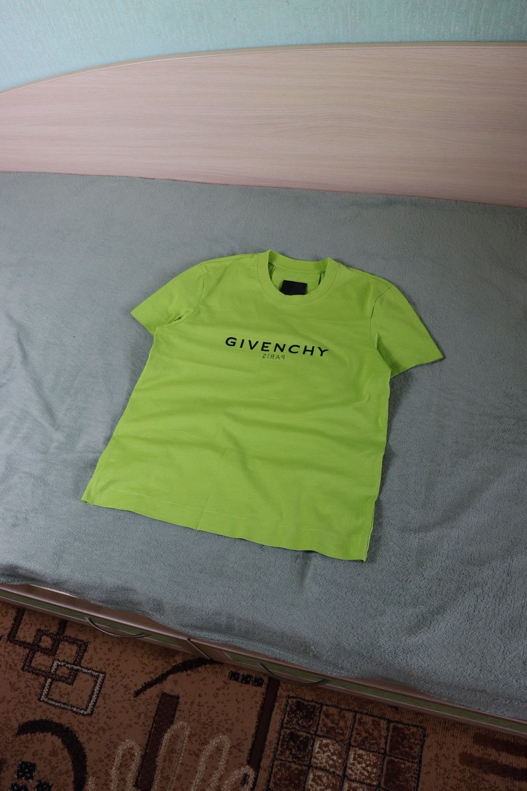Givenchy Givenchy Reverse Logo T-Shirt Lime Green XS Made in Portugal Size US XS / EU 42 / 0 - 1 Thumbnail