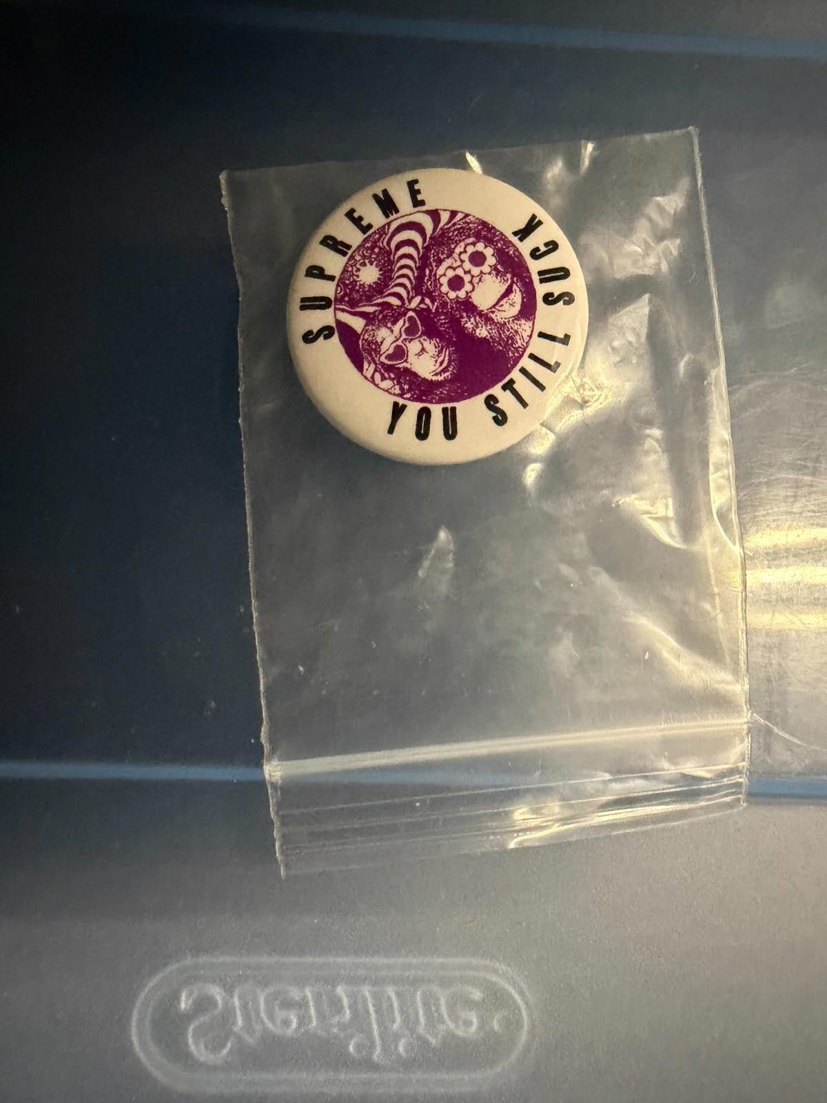Supreme Supreme You Still Suck Pin Size ONE SIZE - 1 Thumbnail