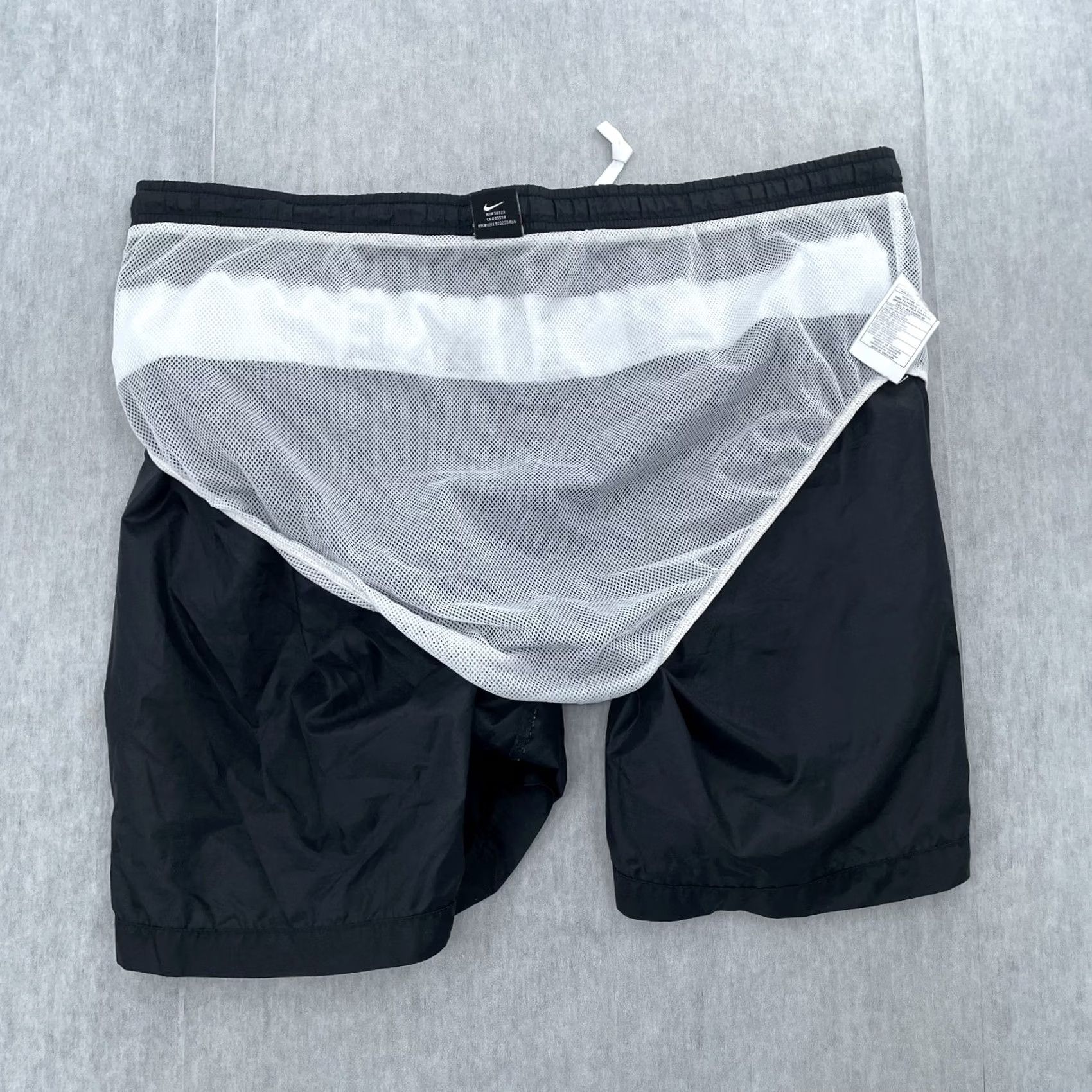 Nike VINTAGE Nike Shorts Adult 2XL Black Lined Swim Trunks Mens XXL 90s Swoosh Spell Out Size US 39 - 6 Thumbnail