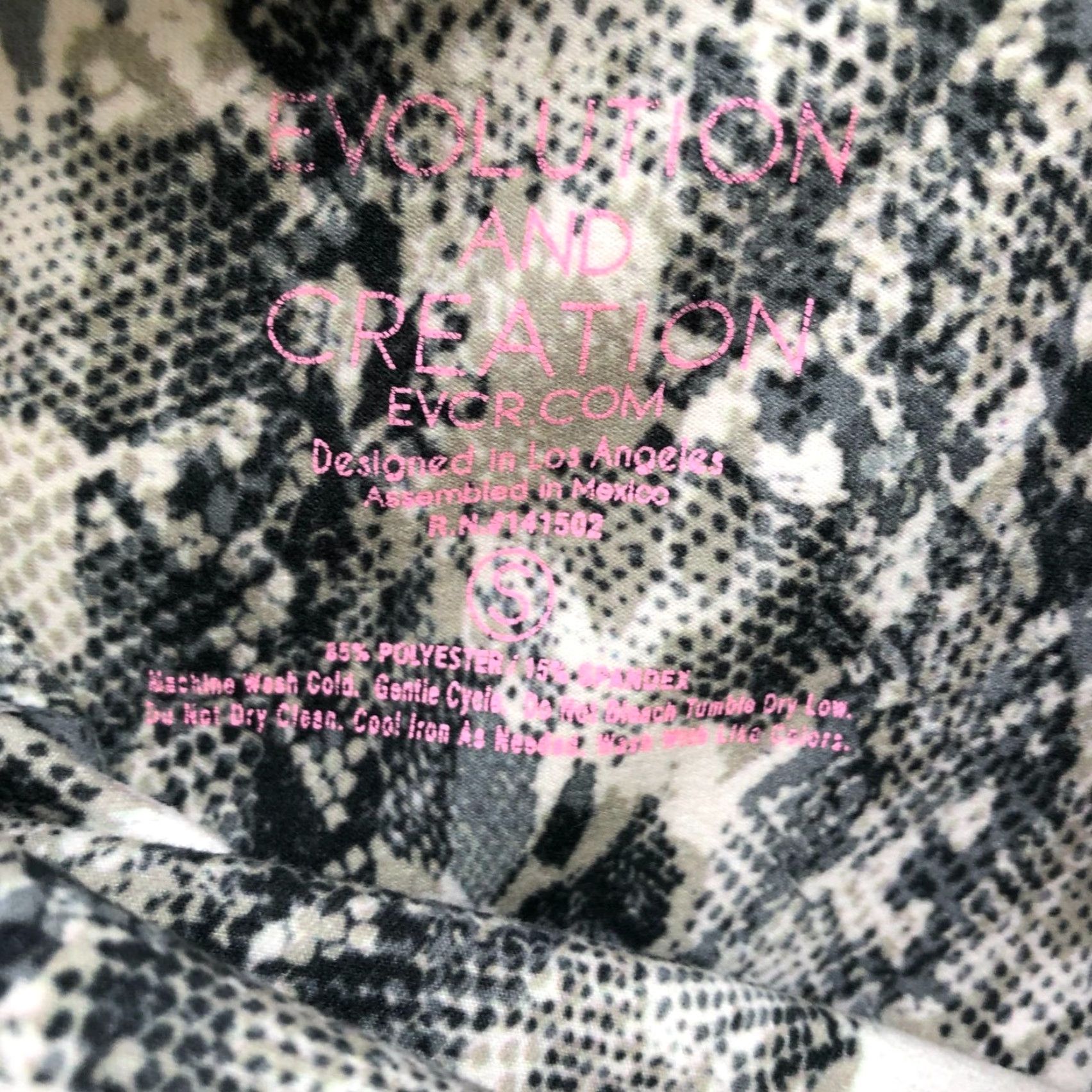 Vintage Evolution & Creation Biker Shorts Womens S Snakeskin Print Beige Black High Rise 9 in Inseam Athletic Yoga Fitness Activewear Size 28" / US 6 / IT 42 - 7 Thumbnail