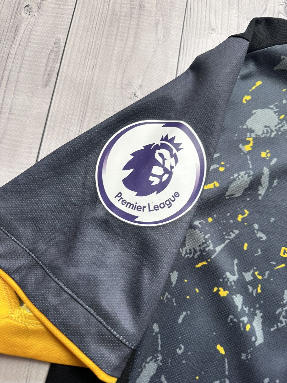 Other Wolverhampton soccer jersey Castore rare size M grey away Size US M / EU 48-50 / 2 - 4 Thumbnail