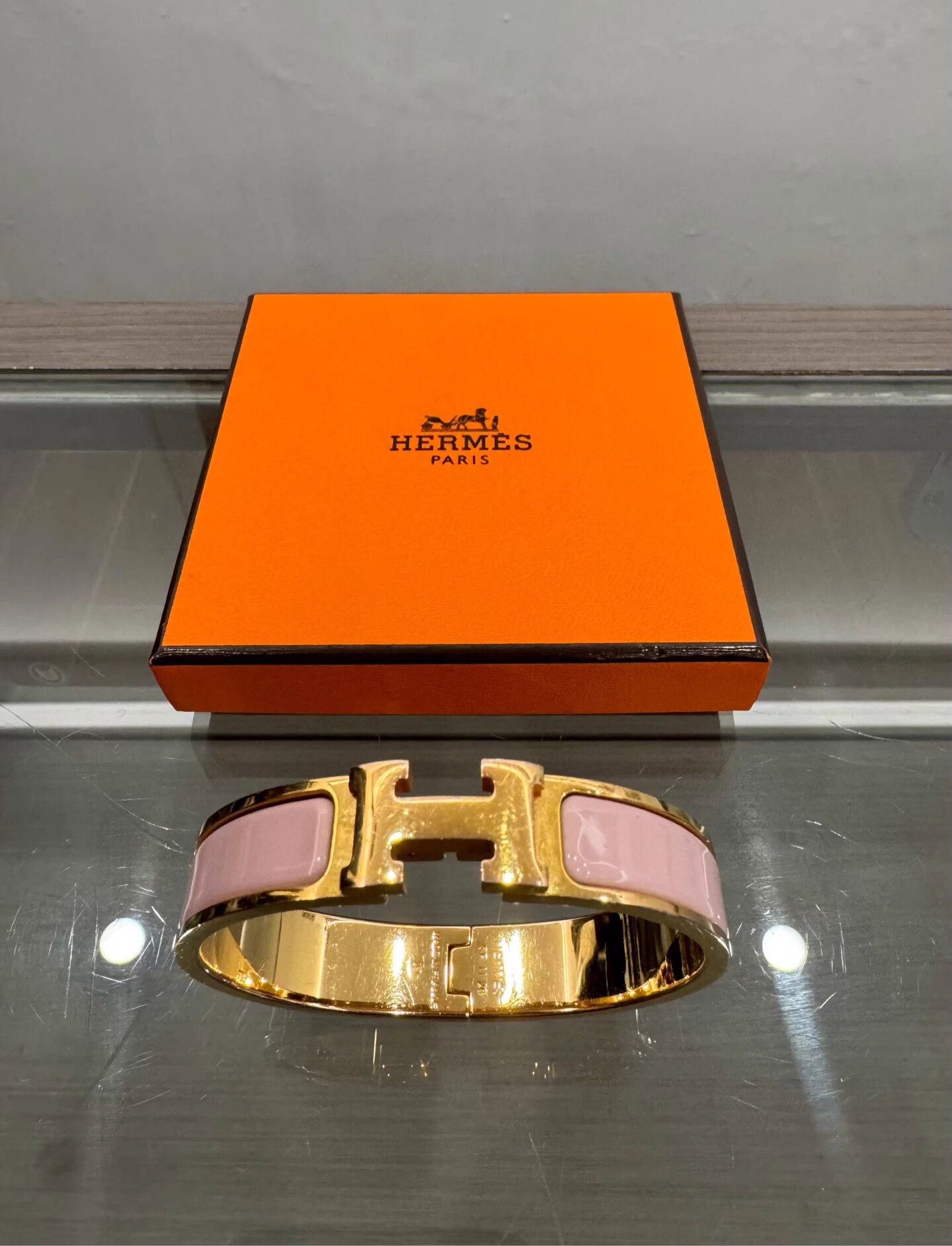 Hermes Hermes Clic H Pink Enamel H Bracelet PM Mint Size ONE SIZE - 1 Thumbnail