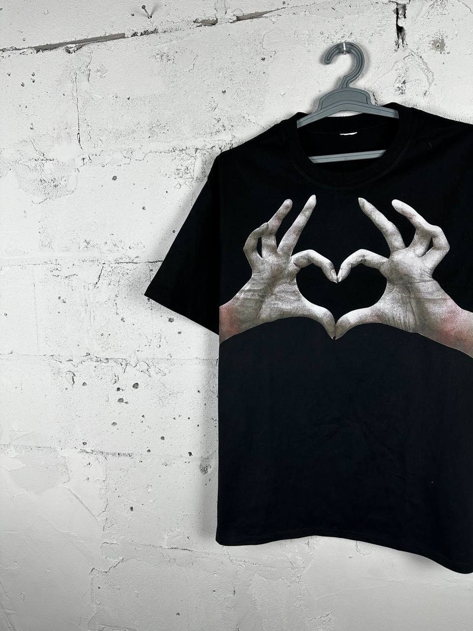 Vintage Avant garde Japanese Hands Heart Love T Shirt Size US XL / EU 56 / 4 - 3 Thumbnail