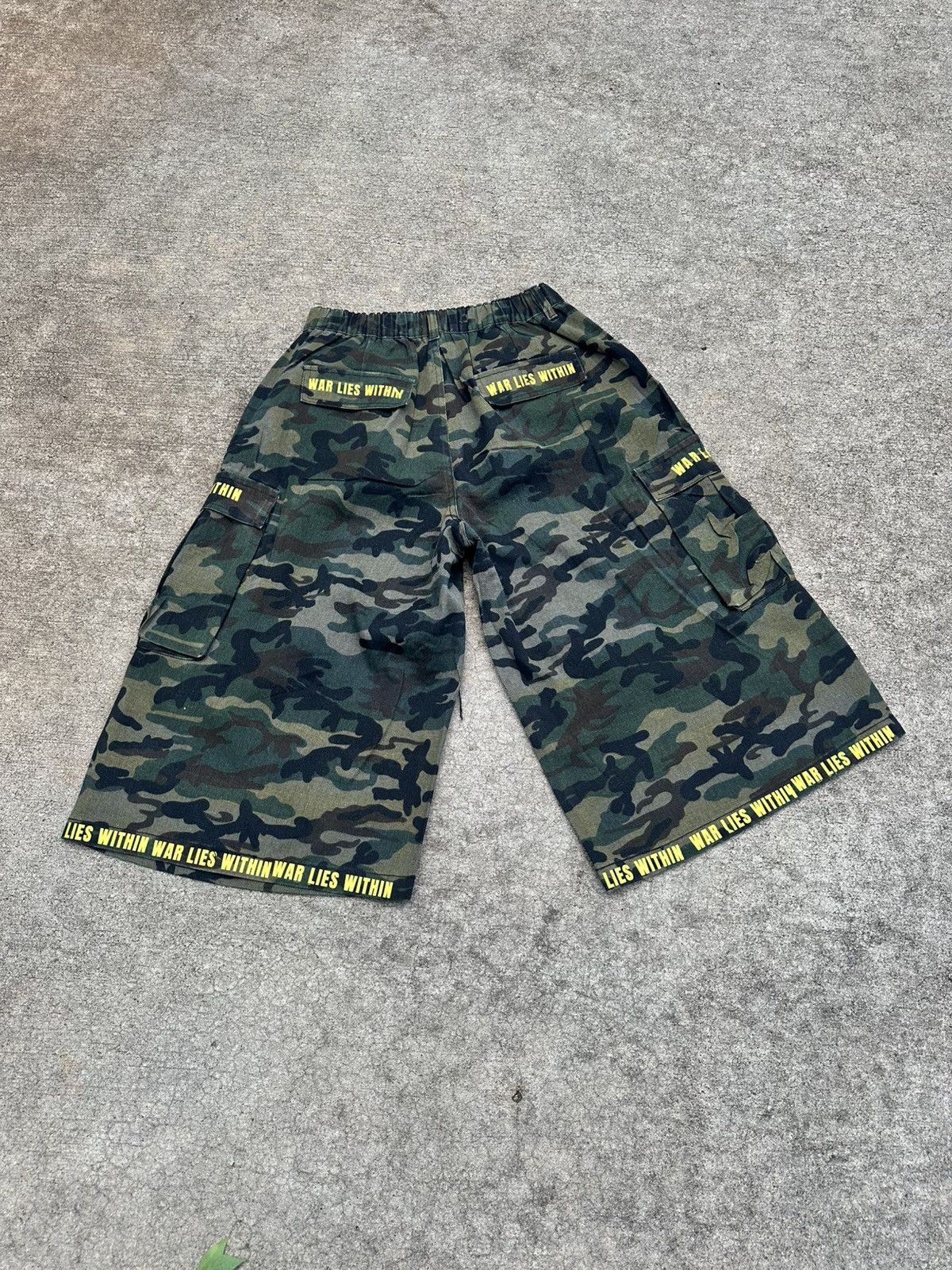 Other ICÔN DE PRÓJET “WAR LIES WITHIN” CAMO SHORTS Size US 30 / EU 46 - 2 Thumbnail