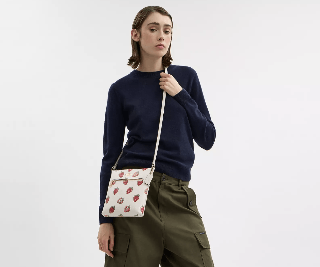 【COACH】ミニローワン ファイルバッグ Strawberry CAQ09 COACH® Outlet | City Tote Bag With Strawberry Graphic