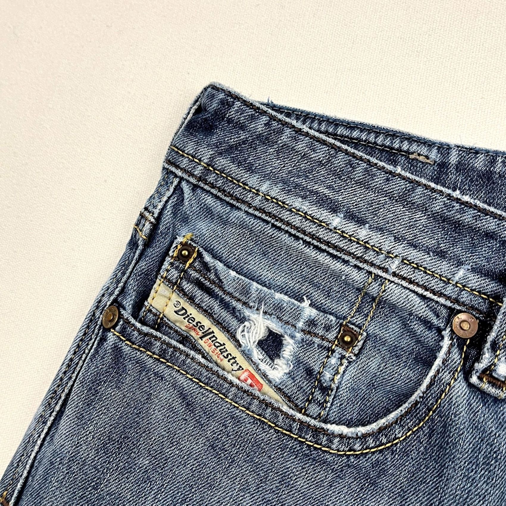 Diesel Diesel Larkee Jeans Mens 32 x 27 Relaxed Straight Stretch Denim Blue 5-Pocket Zipper Button Distressed Comfort Retro Grunge Y2K Classic Jeans Mens Size US 32 / EU 48 - 7 Thumbnail