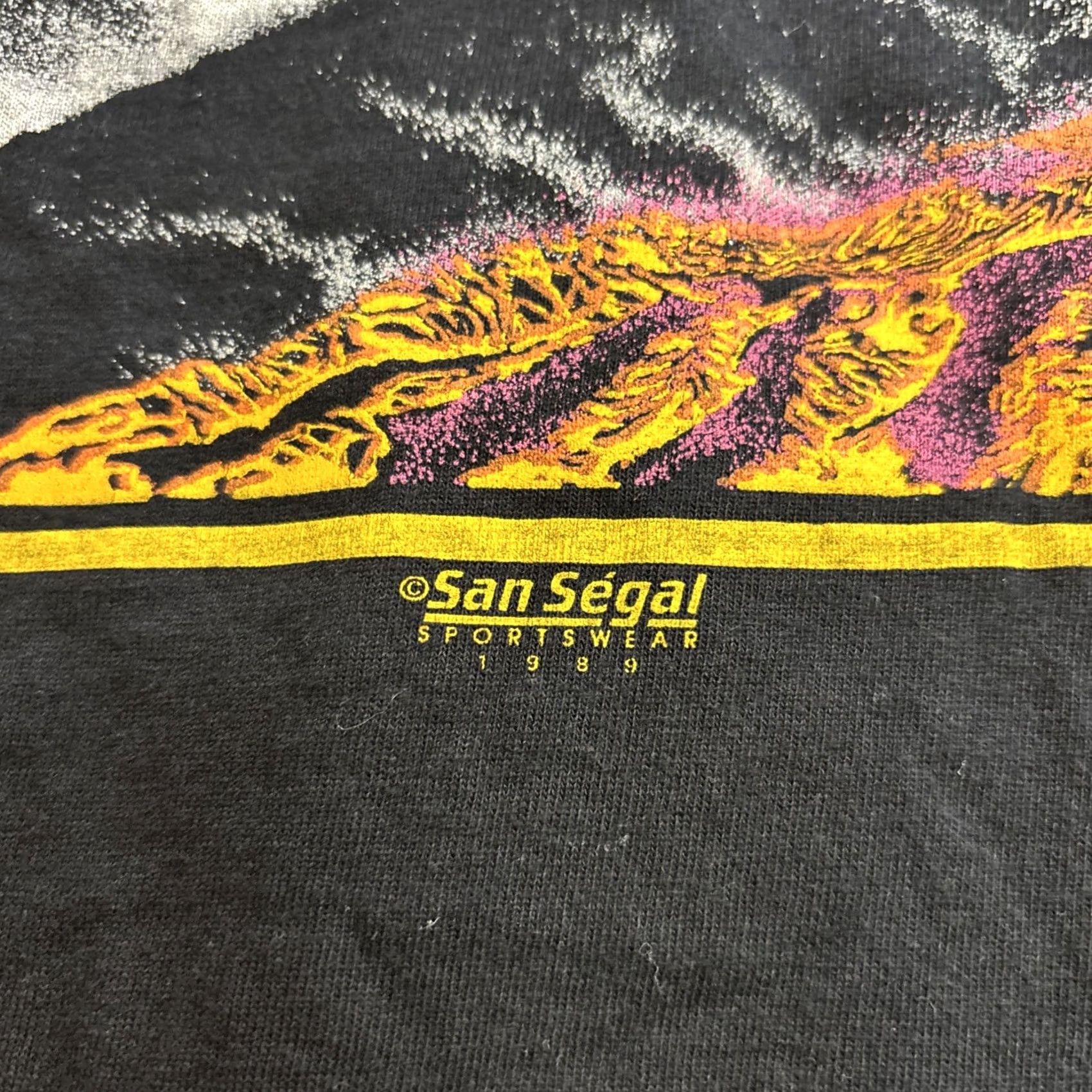 Anvil VINTAGE Anvil T-Shirt XL Men Black 1989 Red Bar Kilauea Hawaii Volcano Single Stitch AOP Boys Girls Mens Womens Size US XL / EU 56 / 4 - 5 Thumbnail
