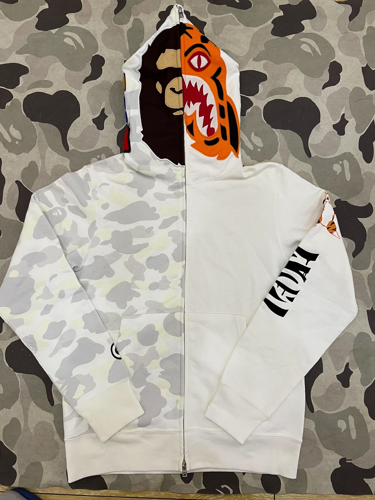 Bape Bape Multi Shark Sweatshirt Pullover Size US M / EU 48-50 / 2 - 1 Thumbnail