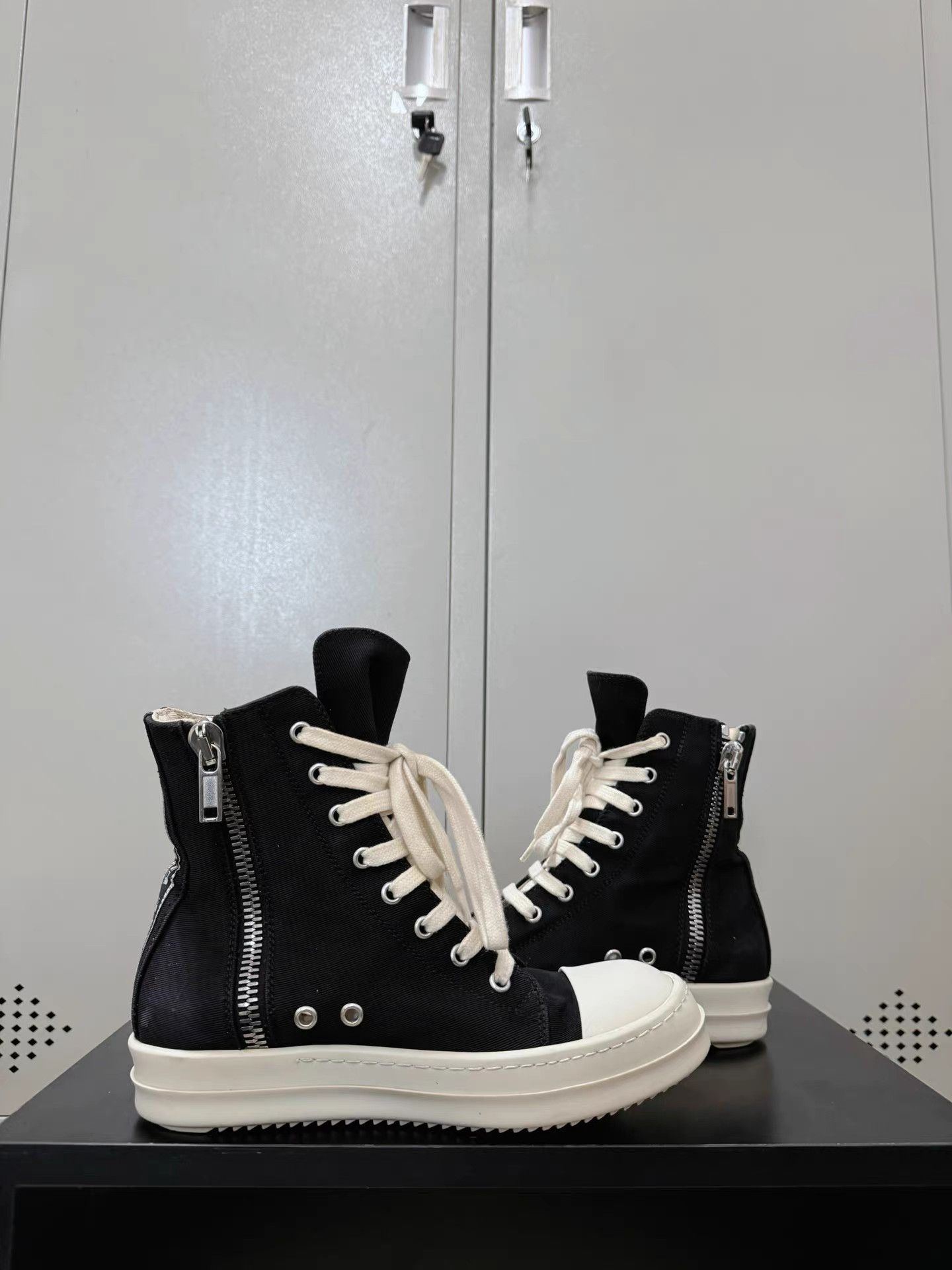 Rick Owens Drkshdw Rick Owens Drkshdw high-top Converse sneakers Size US 5.5 / IT 35.5 - 6 Thumbnail