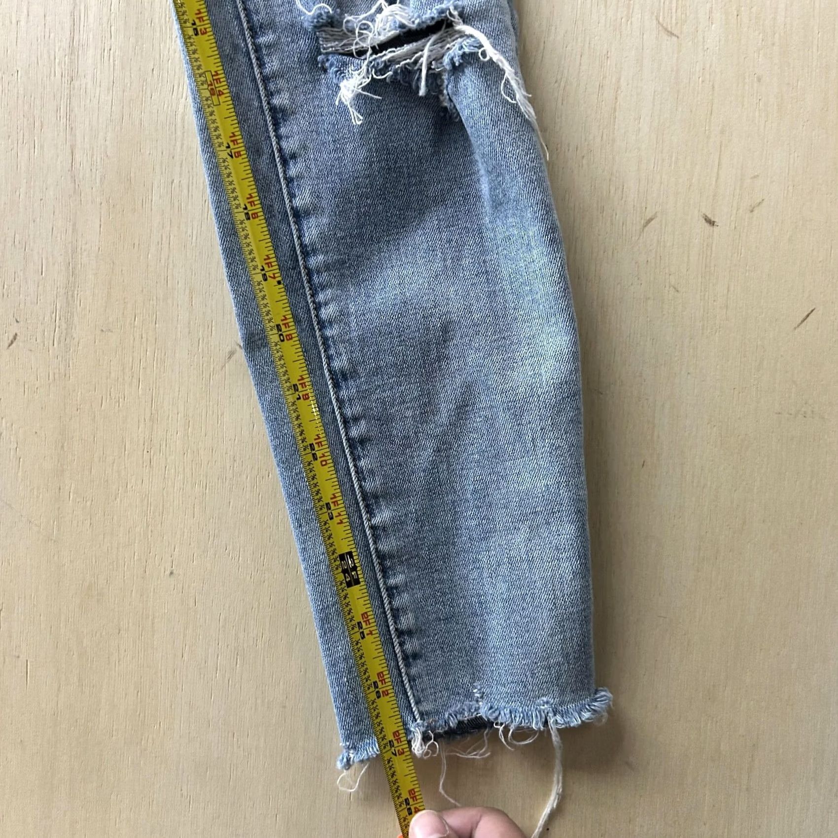 American Eagle Outfitters American Eagle Outfitters Jeans Womens 6 Blue Light Wash Distressed Skinny Denim Size 28" / US 6 / IT 42 - 6 Thumbnail